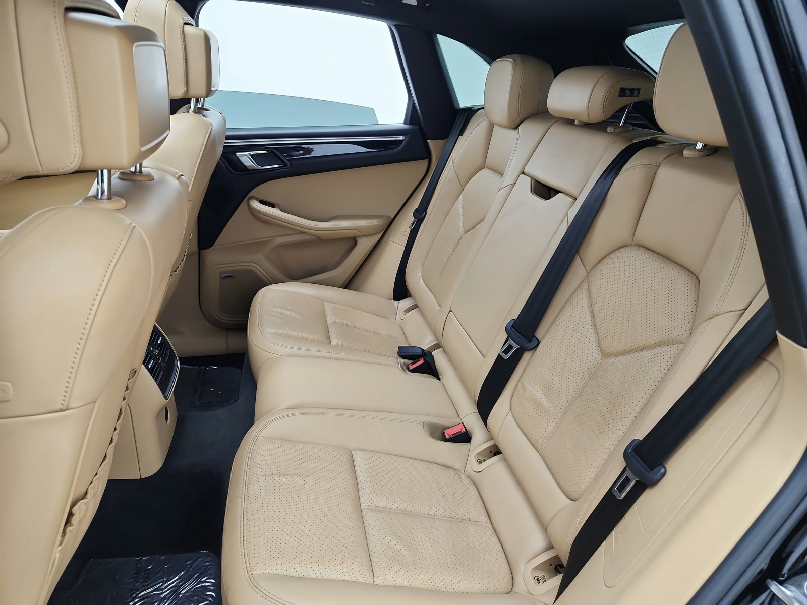 Used 2018 Jet Black Metallic Porsche  image 22