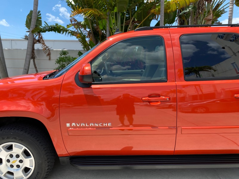 2009 Chevrolet Avalanche LT PU LOW MILES 58,696 in ,