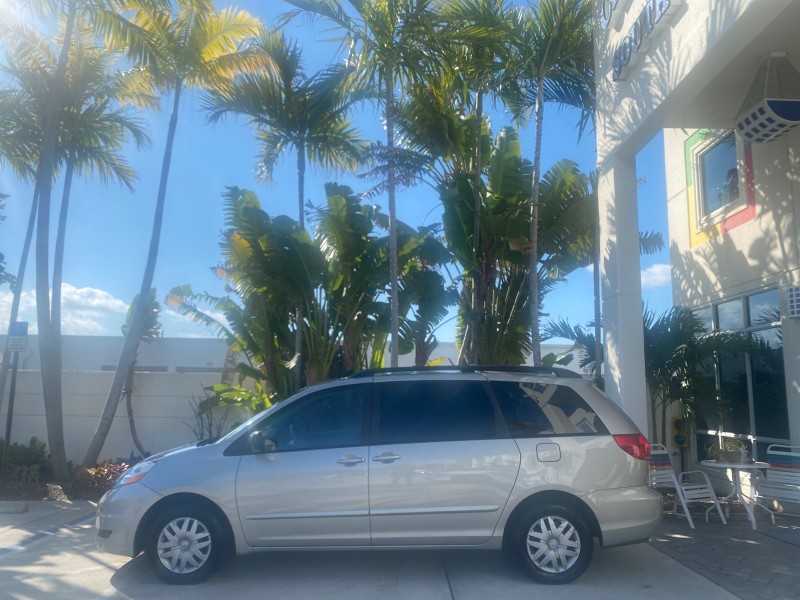 2010 Toyota Sienna LE LOW MILES 41,871 1 OWNER 7 PASSENGER in , 
