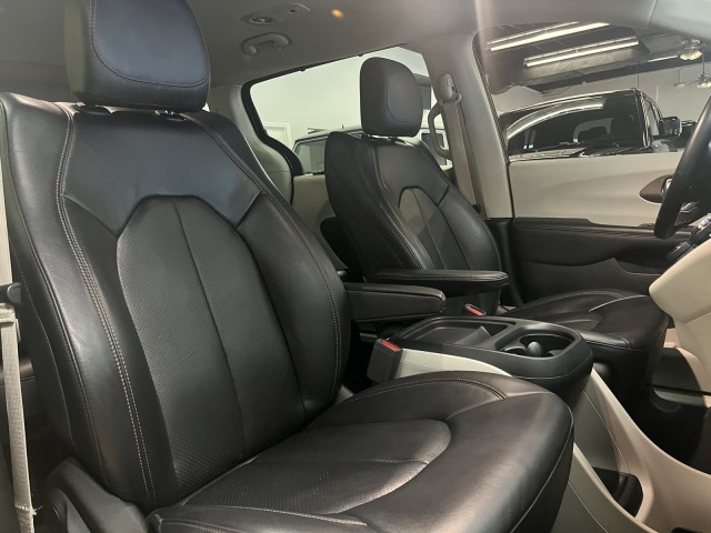 2018 Chrysler Pacifica Touring L 21