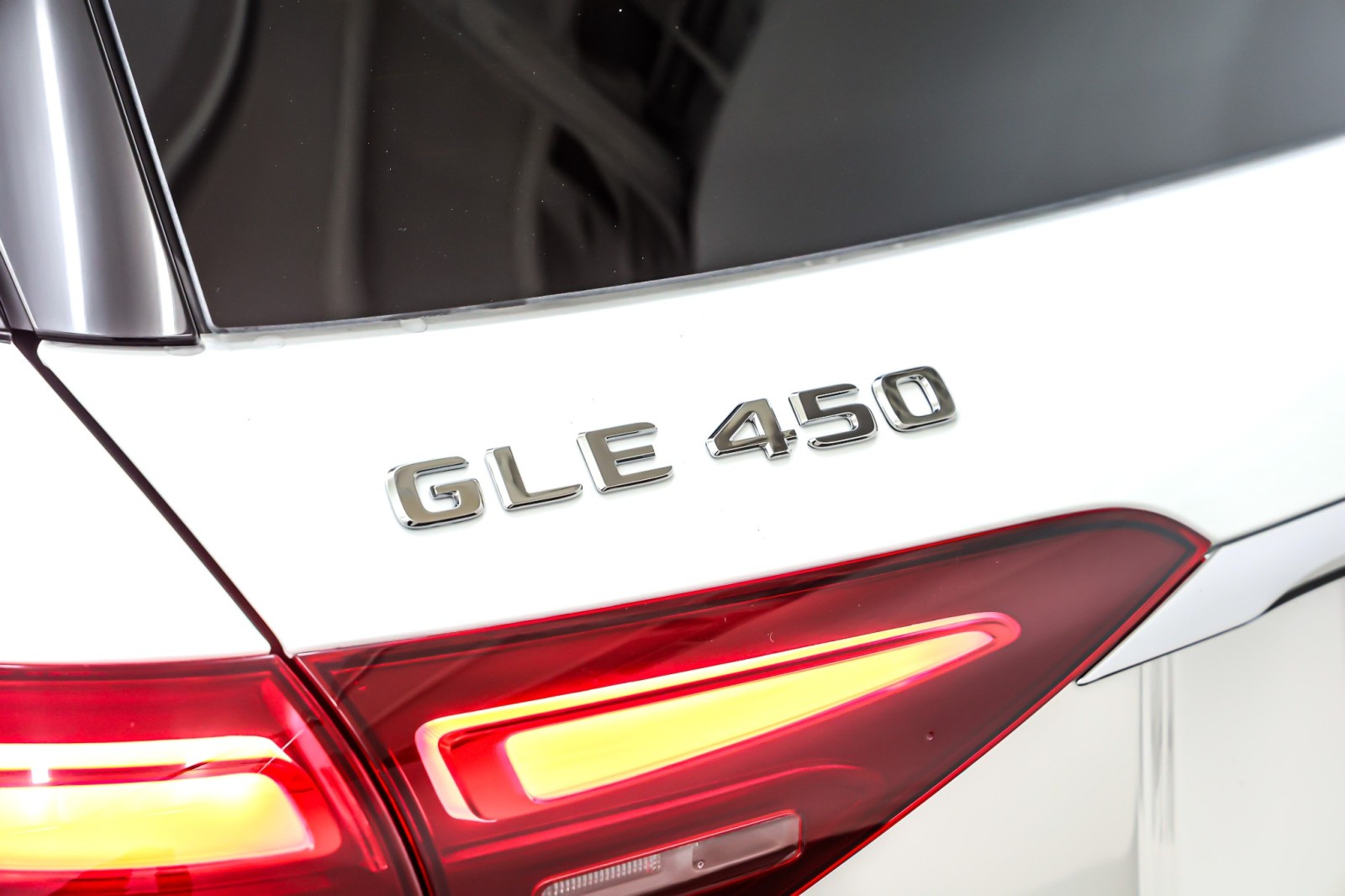 New 2026 Polar White Mercedes-Benz GLE 450 image 9