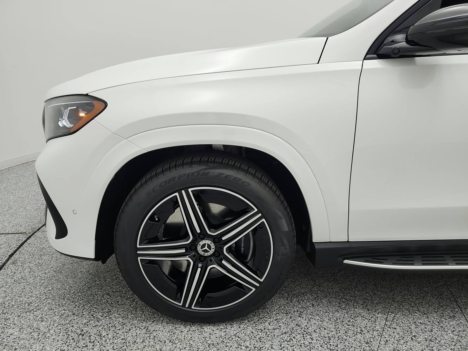 New 2027 Polar White Mercedes-Benz GLE 450 4MATIC® SUV image 13
