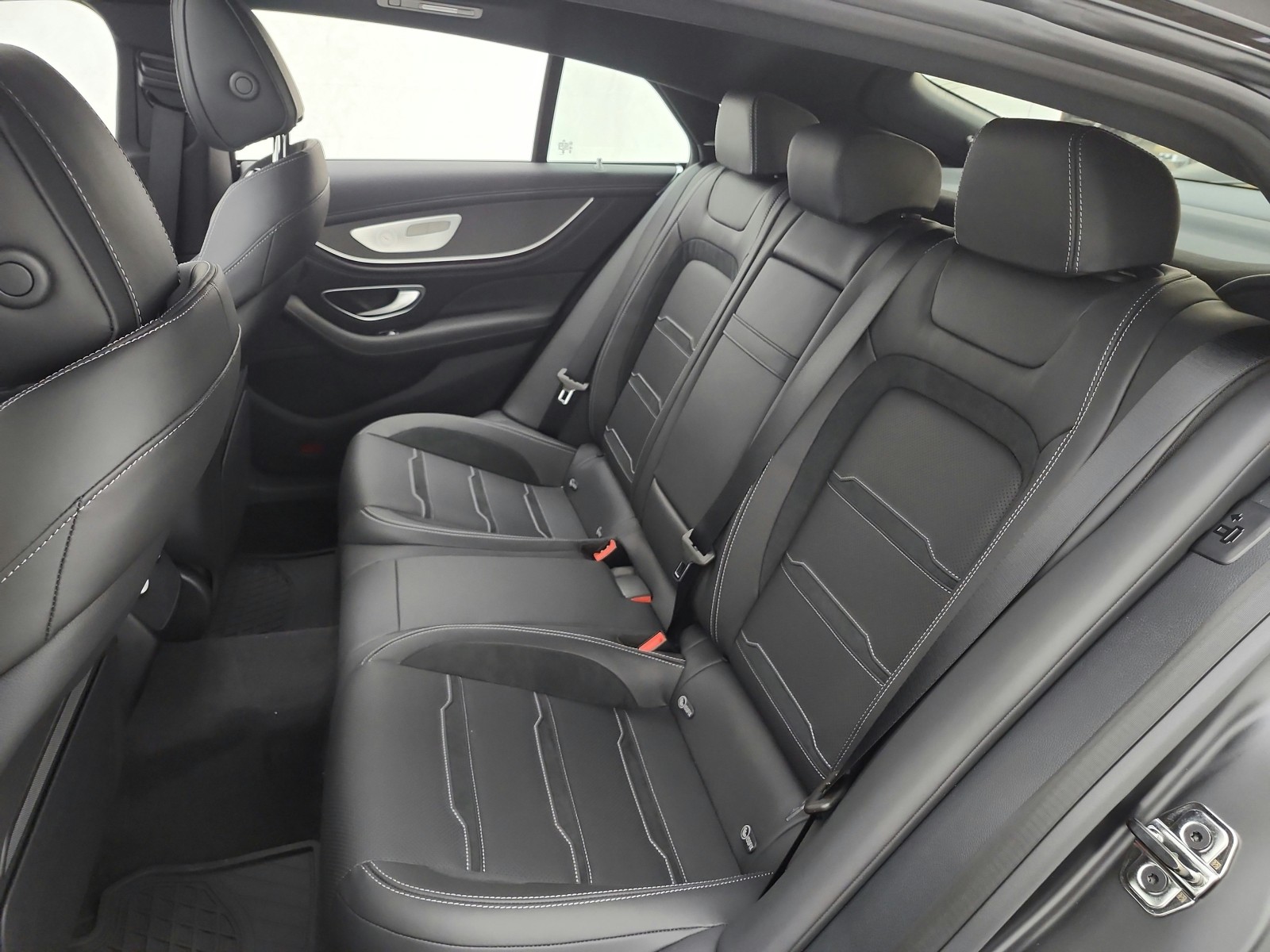 New 2026 MANUFAKTUR Graphite Grey Magno Mercedes-Benz AMG® GT 43 image 10