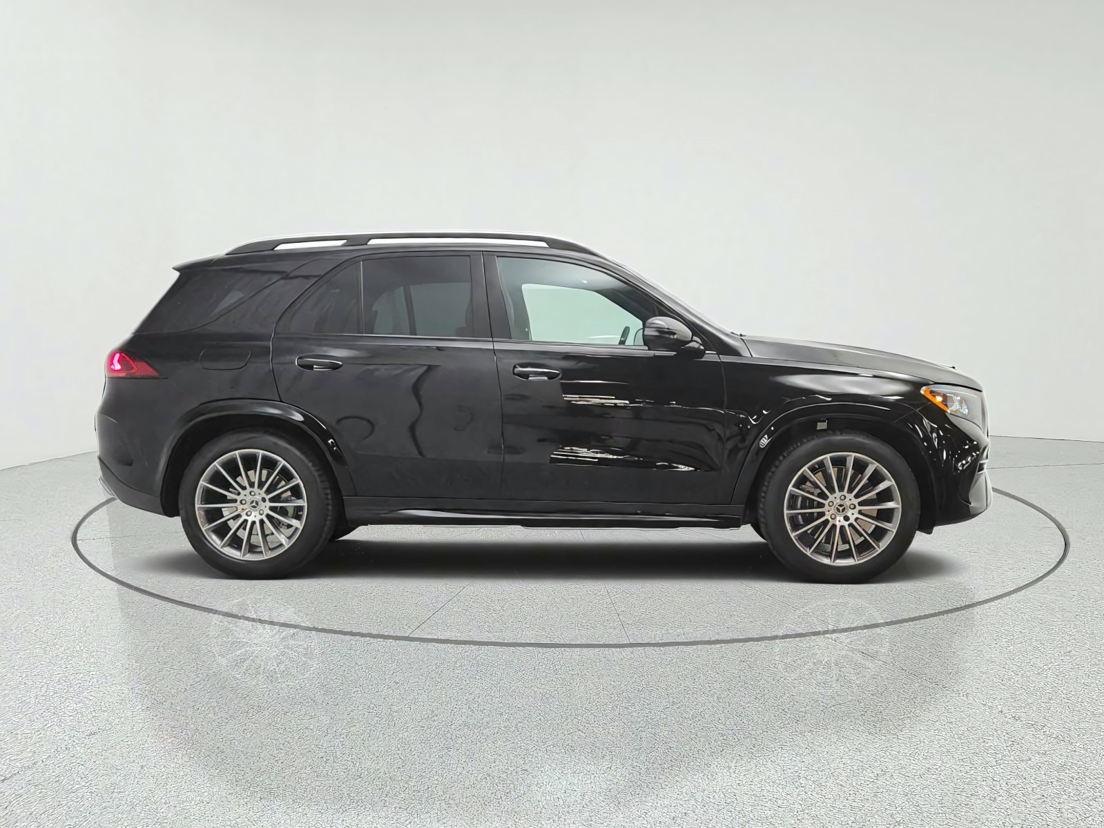 New 2027 Obsidian Black Metallic Mercedes-Benz GLE 450 4MATIC® SUV image 4