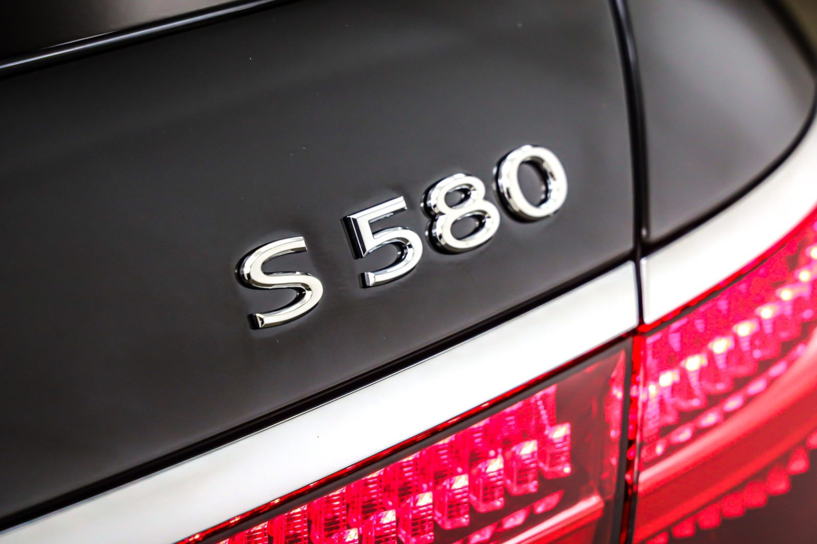 New 2026 Obsidian Black Metallic Mercedes-Benz Maybach S 580 image 9