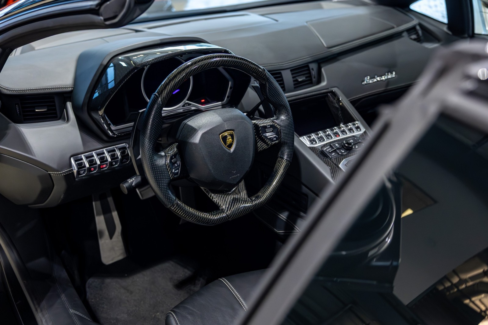 Used Car 2014 Lamborghini Aventador  Roadster - Grigio Antares Metallic - Transparent Engine Bonnet - Sensonum Sound System For Sale Under $440,000 In Boerne, Texas