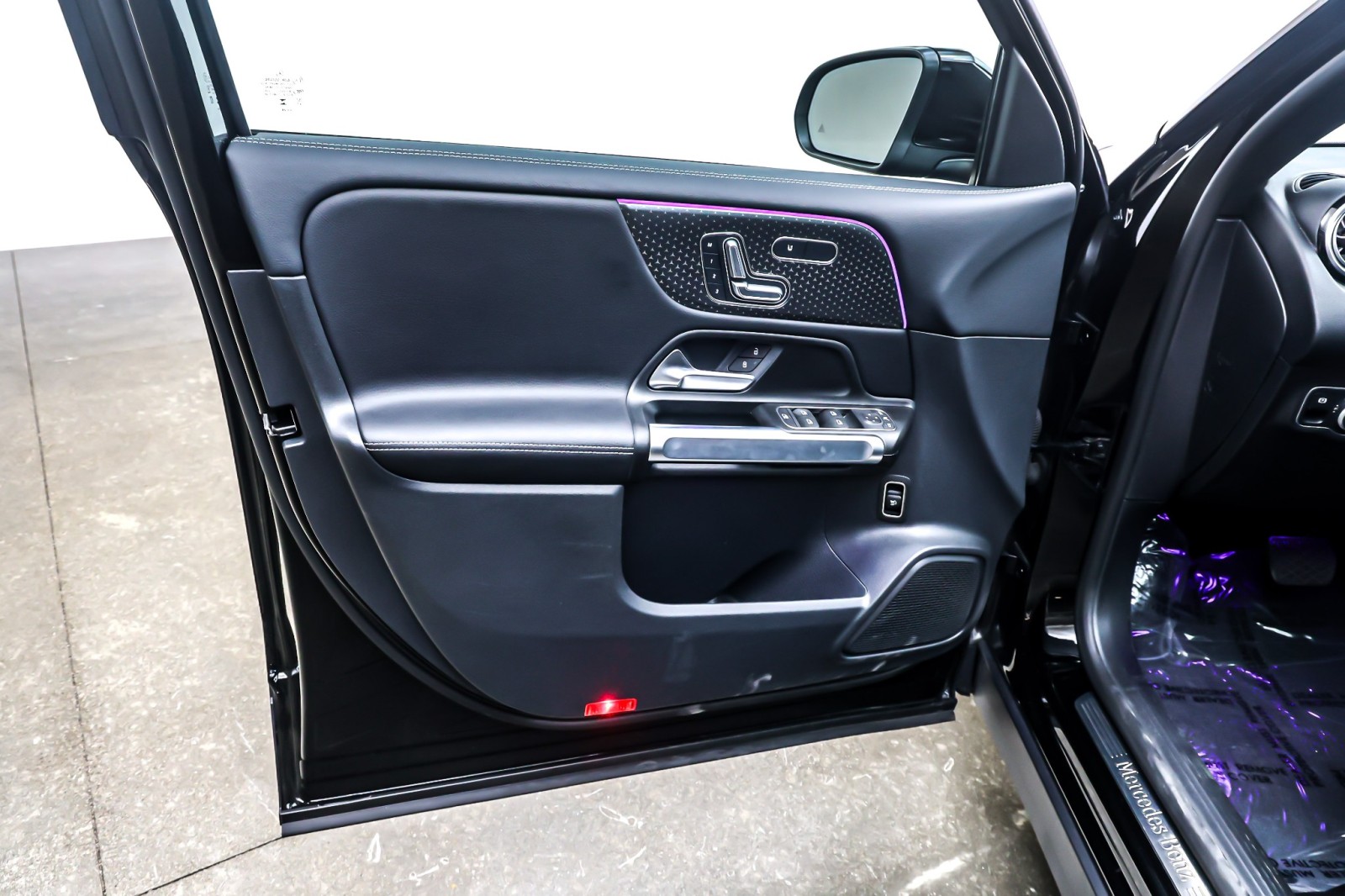 Certified Used 2025 Night Black Mercedes-Benz GLB 250 SUV image 22