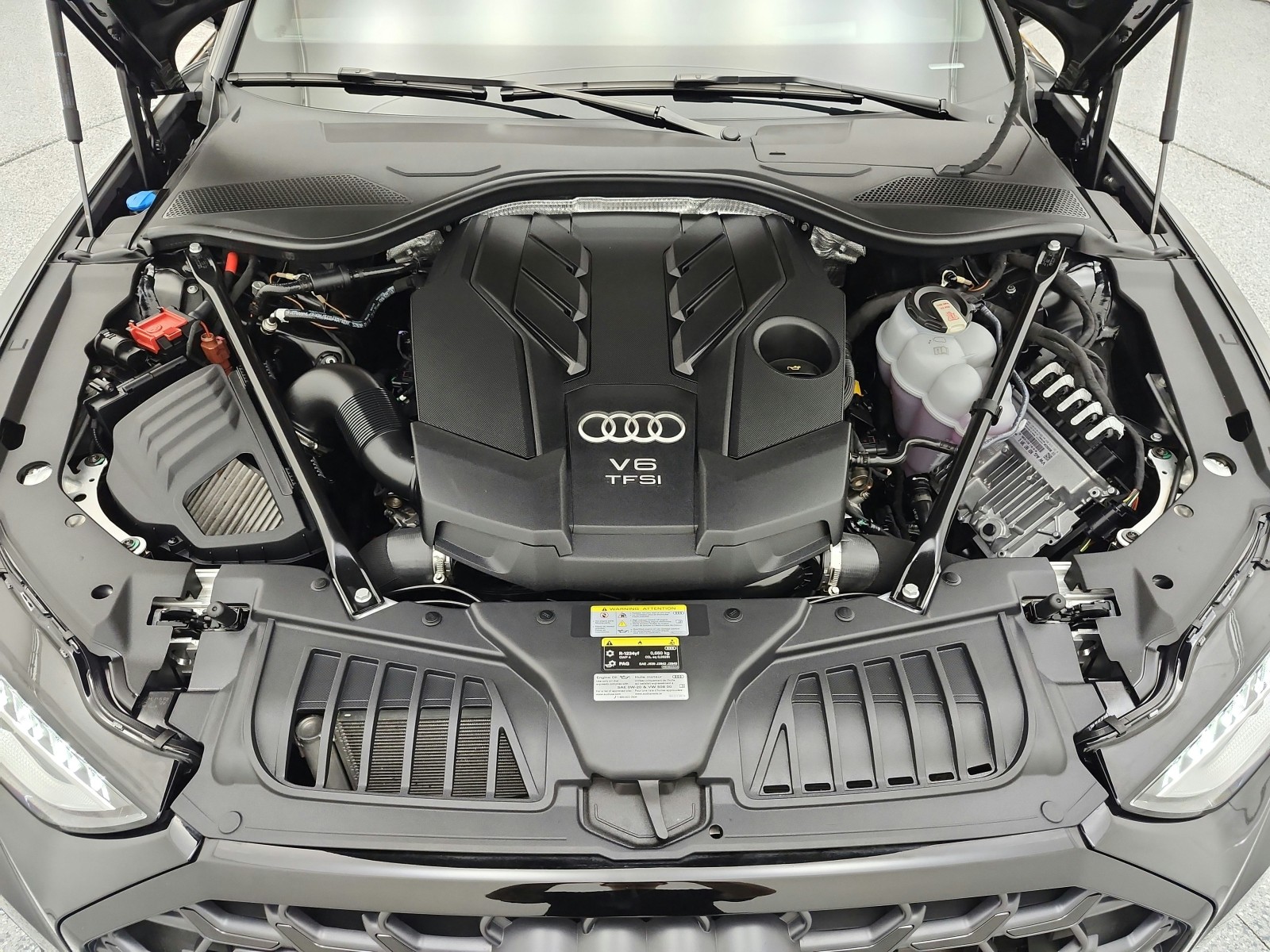 Used 2023 Mythos Black Metallic Audi L 55 TFSI quattro image 17