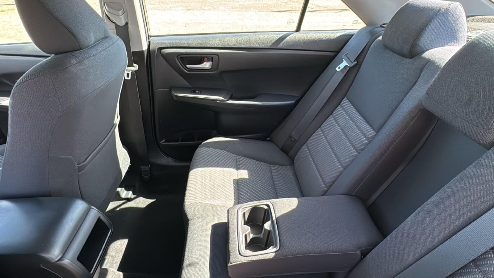 2016 Toyota Camry XLE 14