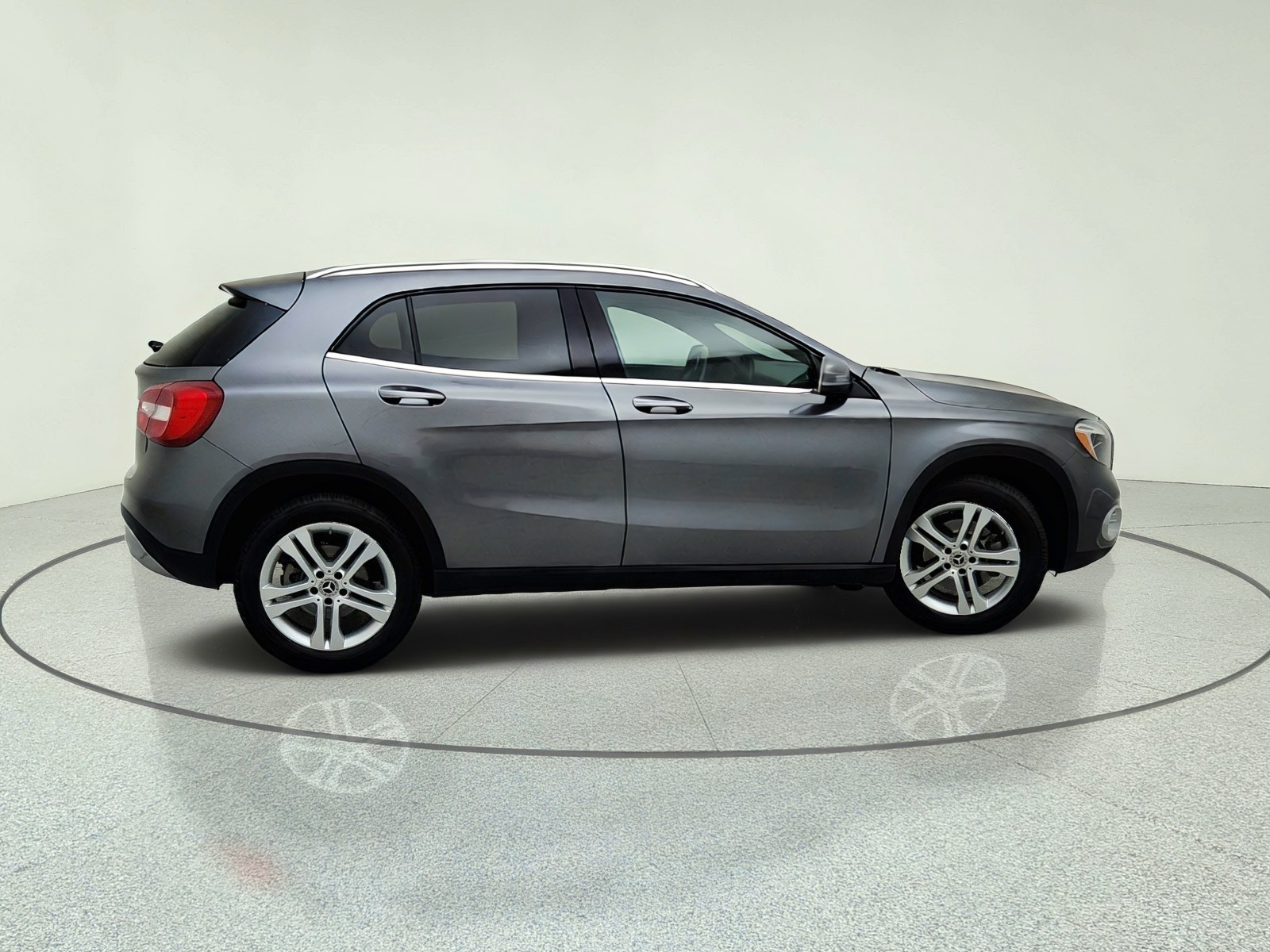 Used 2018 Mountain Grey Metallic Mercedes-Benz GLA 250 image 7