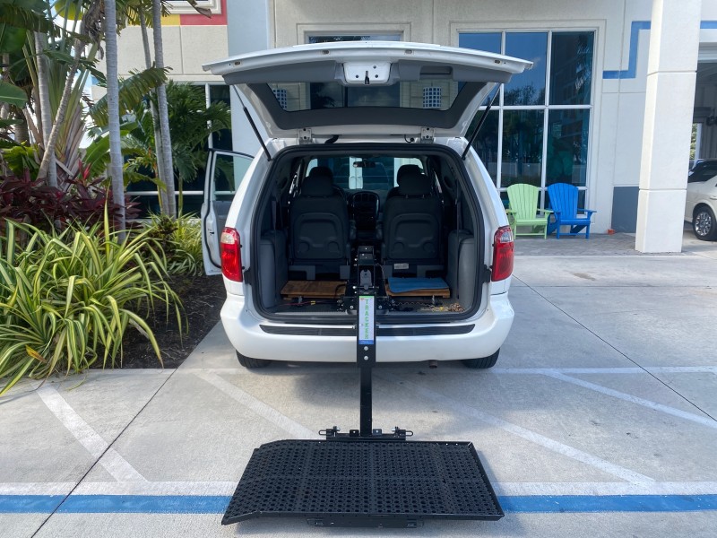 2006 Dodge Caravan SXT LOW MILES 28,367 1 OWNER HANDICAP LIFT in , 