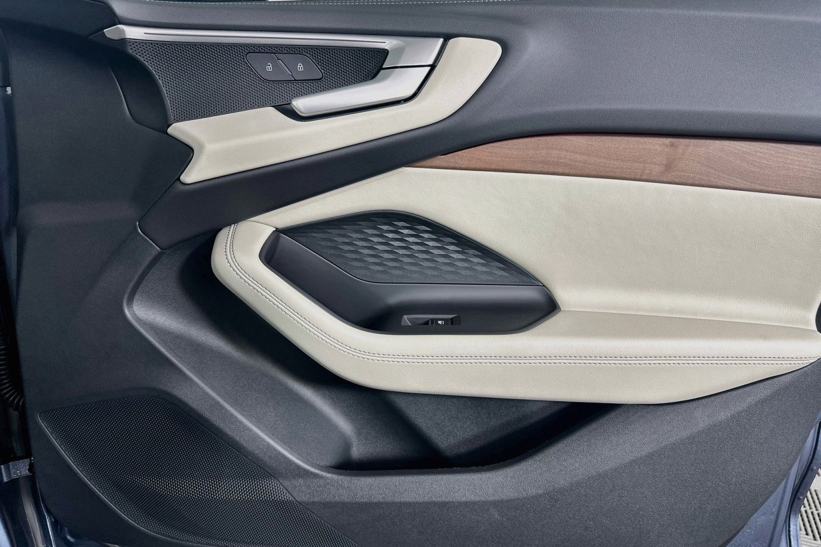 New 2026 Horizon Blue Metallic Audi Premium image 17