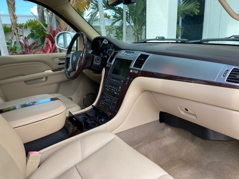 2010 Cadillac Escalade SUNROOF NAV Premium LOW MILES 66,933 in ,