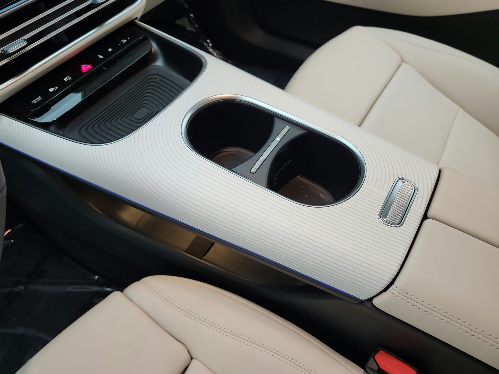 New 2027 Polar White Mercedes-Benz CLA 220 Hybrid FWD image 9