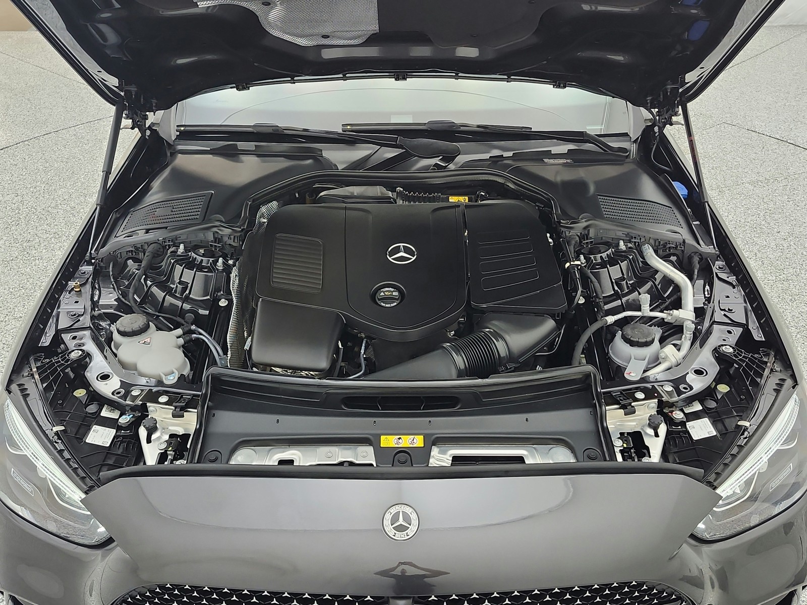 Used 2024 Graphite Grey Metallic Mercedes-Benz C 300 Sedan image 15