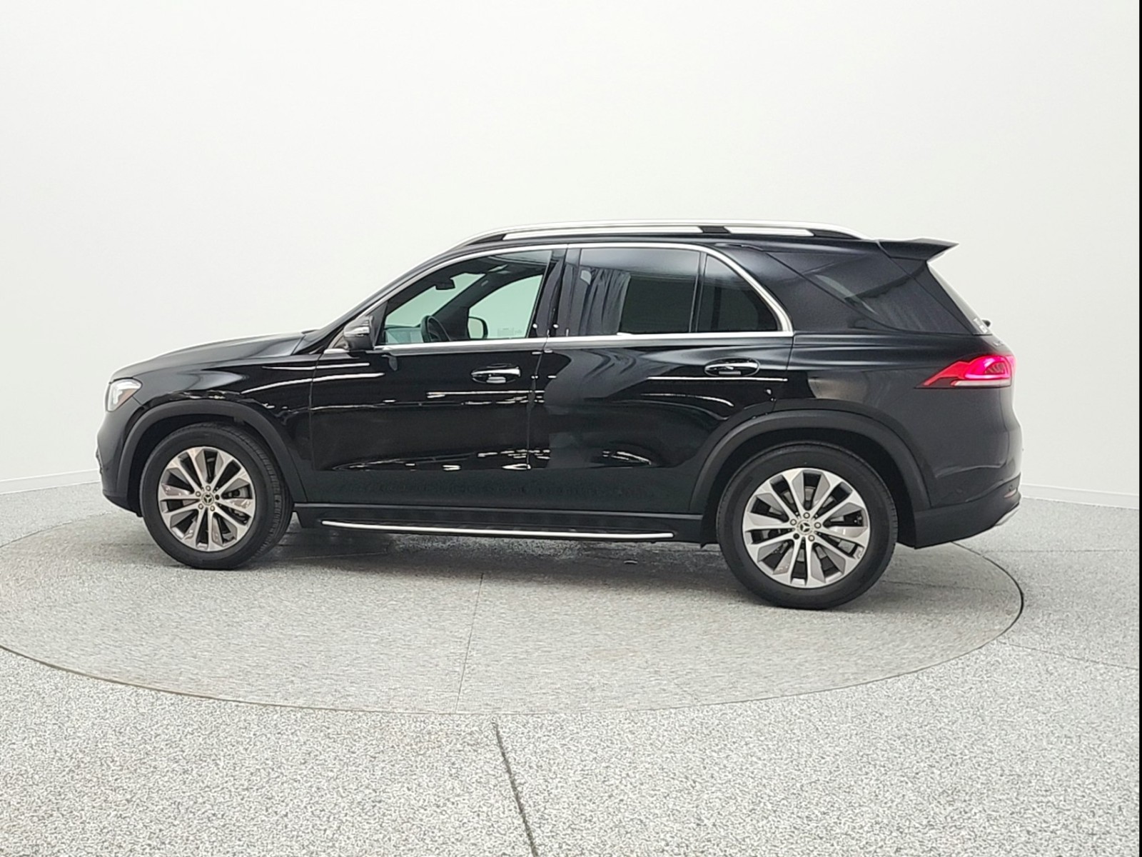 Certified Used 2022 Black Mercedes-Benz GLE 450 4MATIC® SUV image 9