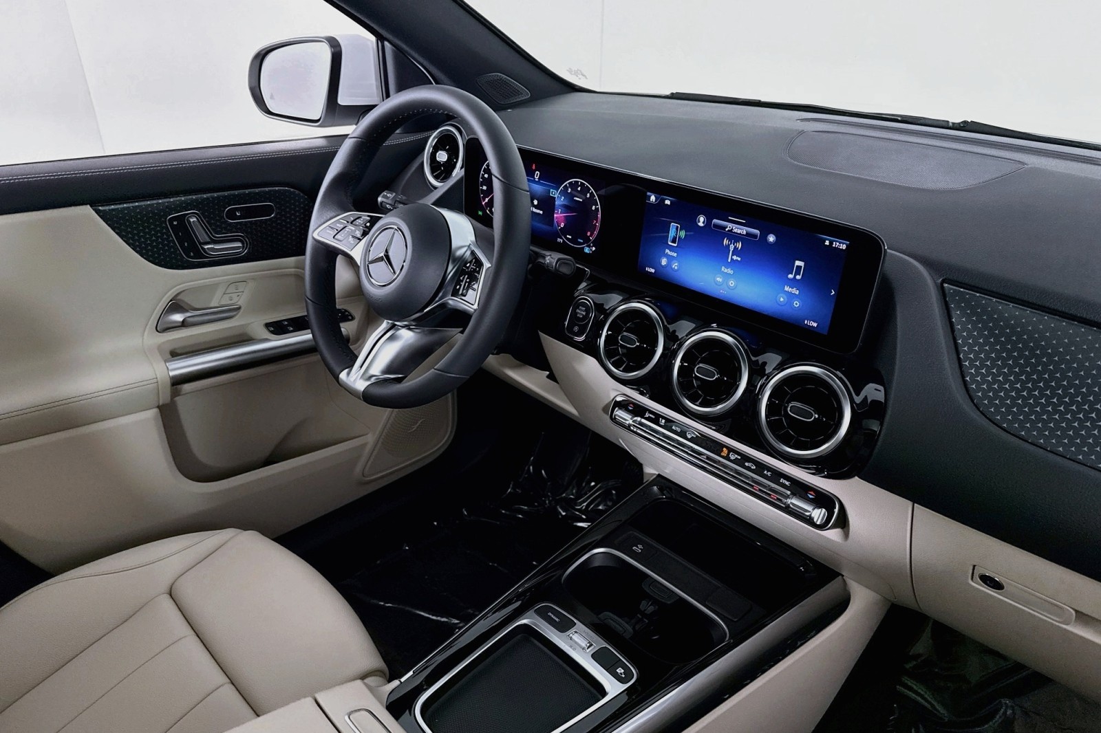 Certified Used 2026 Polar White Mercedes-Benz 250 image 16