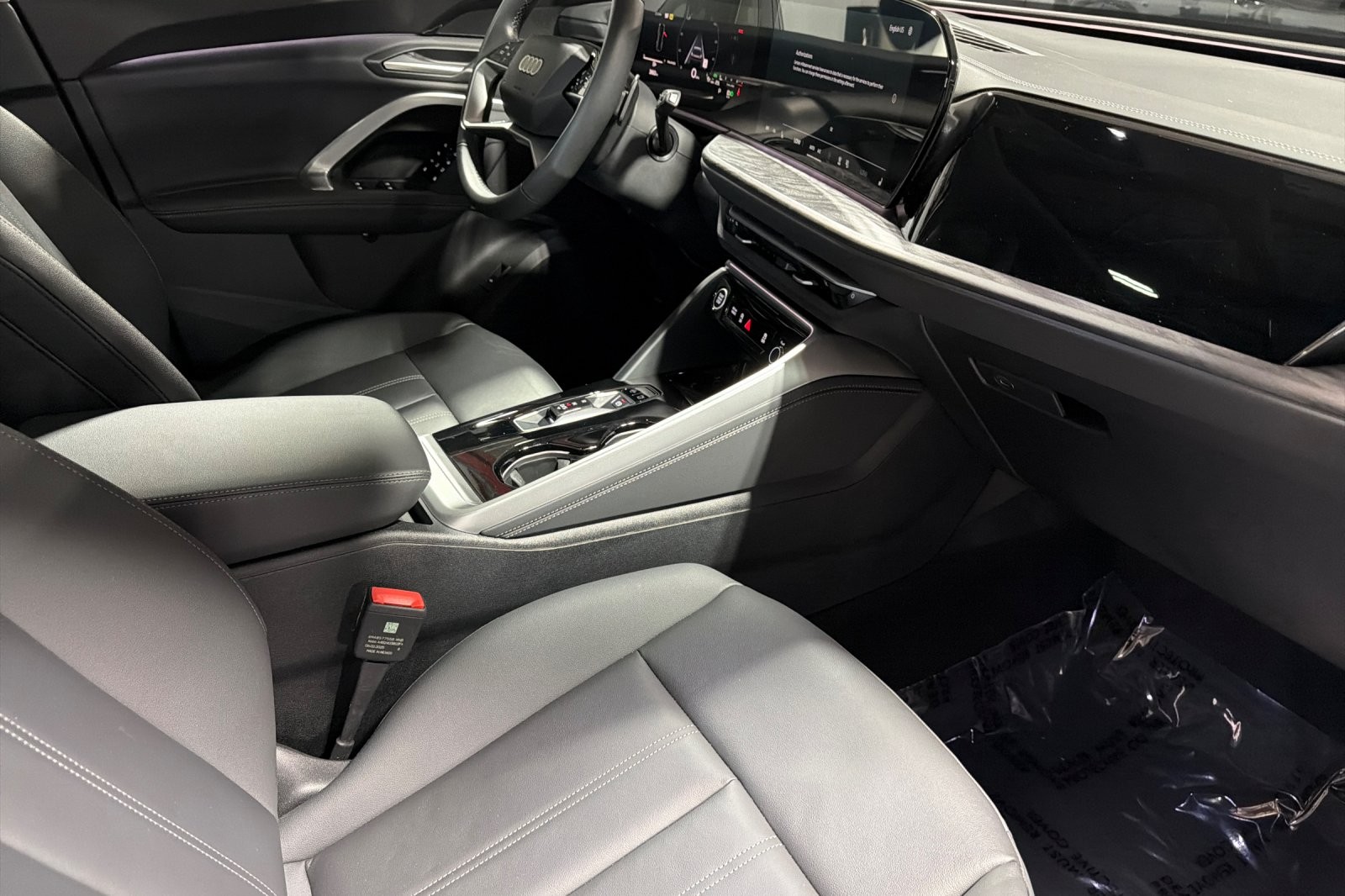 Used 2025 Mythos Black Metallic Audi Premium 2.0 TFSI quattro image 15