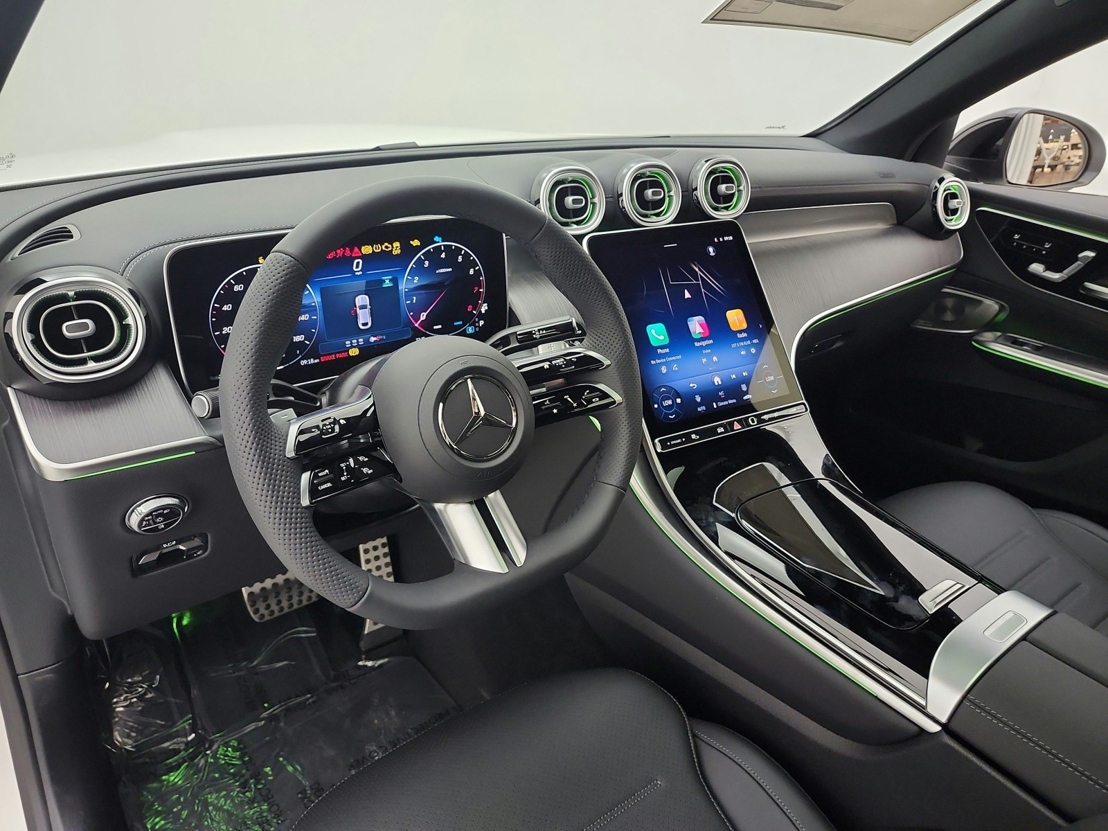 New 2026 Polar White Mercedes-Benz GLC 300 image 10