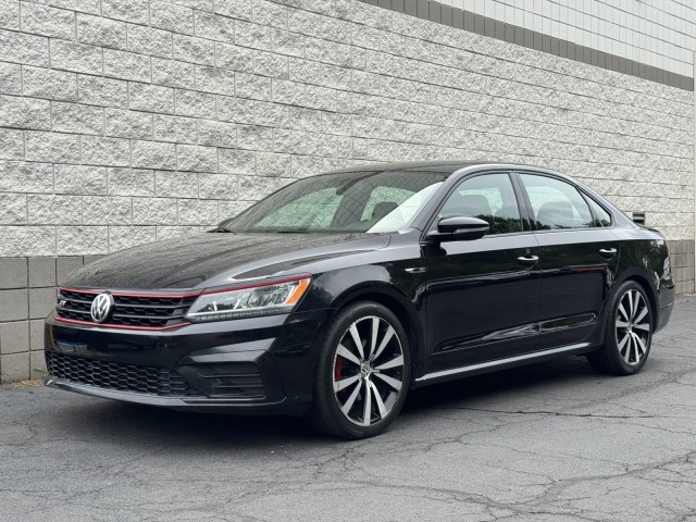 Deep Black Pearl Metallic 2018 Volkswagen Passat Sedan Front-Wheel Drive Automatic