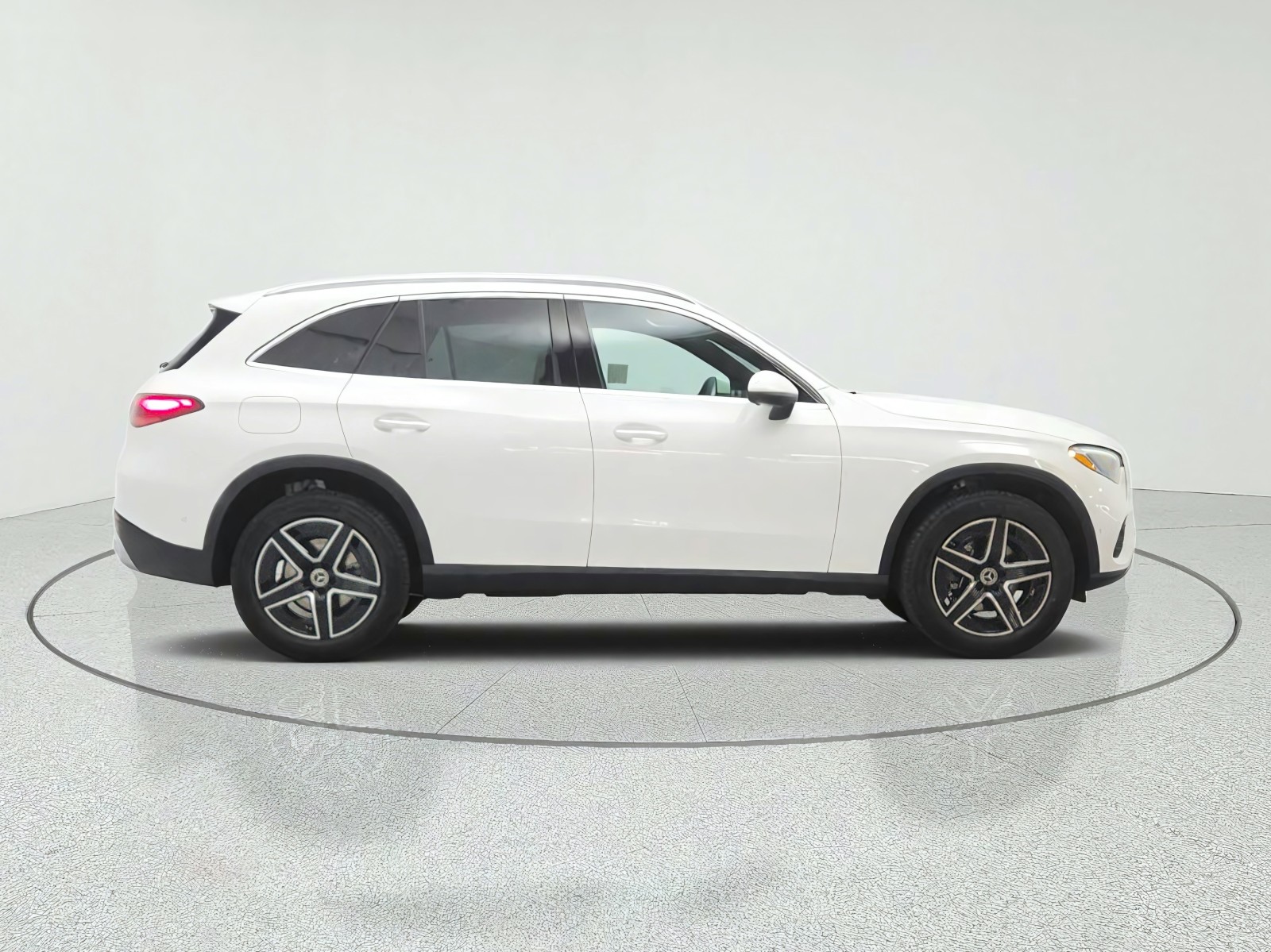 New 2027 Polar White Mercedes-Benz GLC 300 SUV image 4