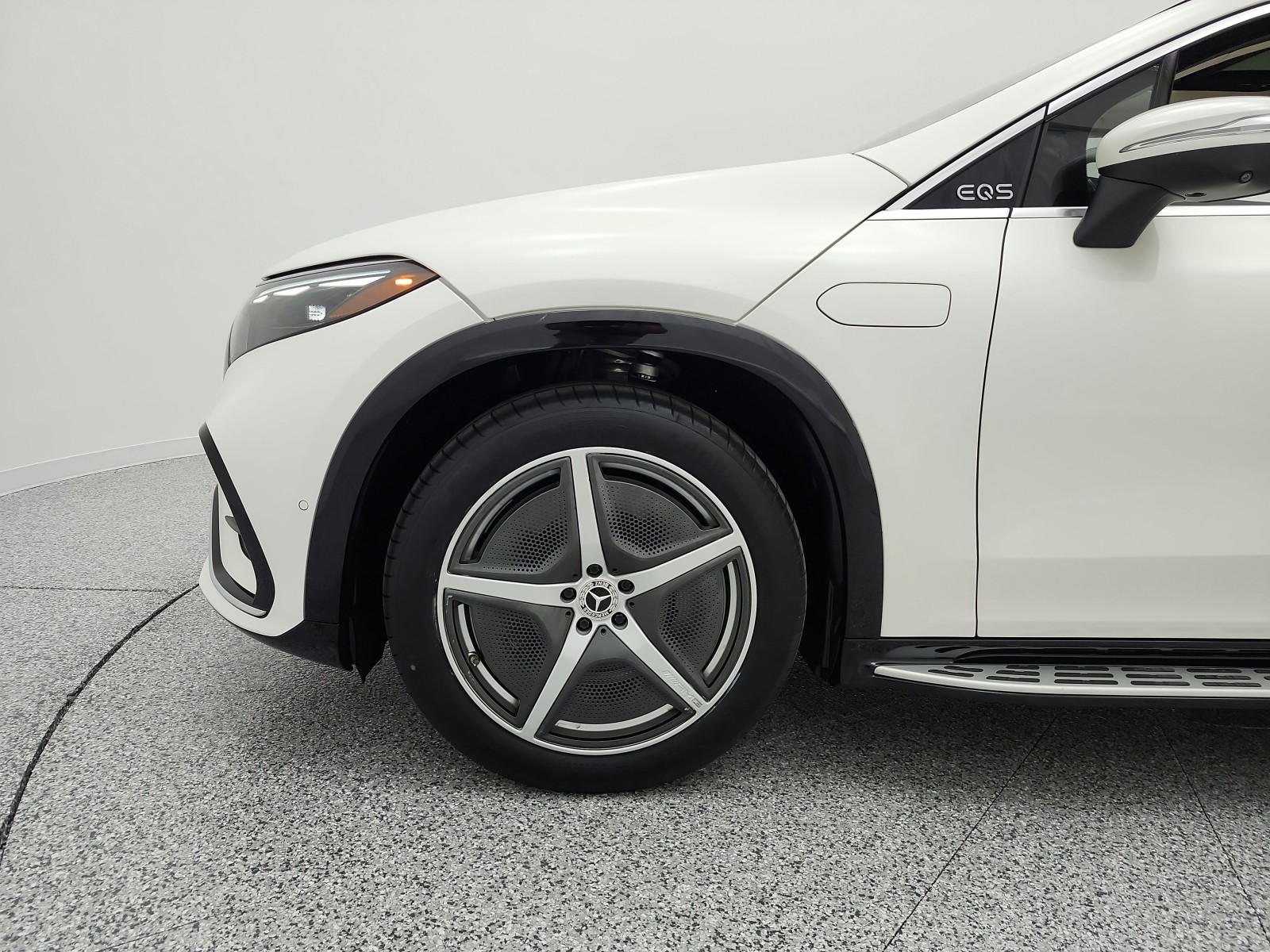 Certified Used 2023 MANUFAKTUR Diamond White Mercedes-Benz EQS 450+ SUV image 23