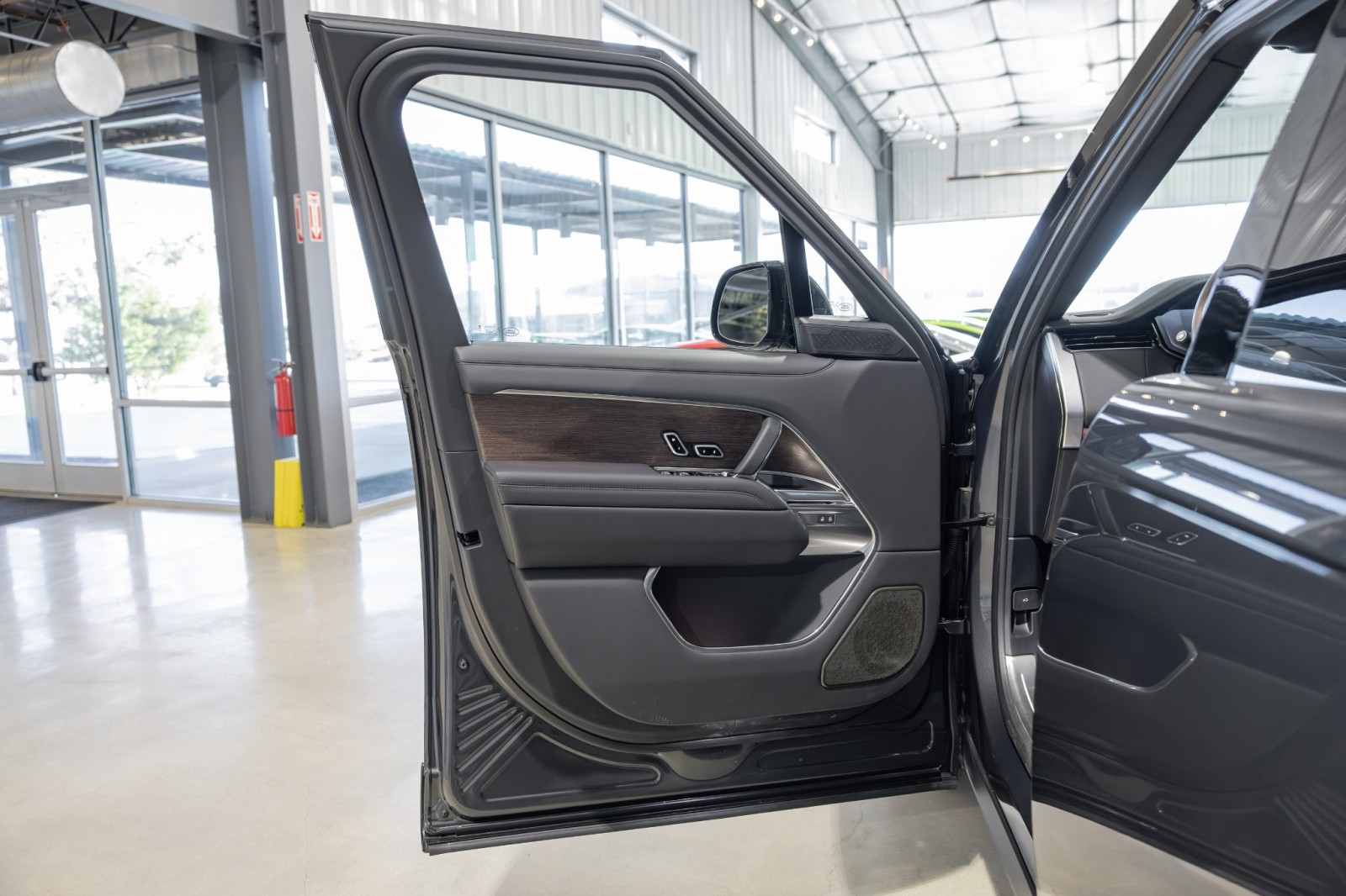 Used Car 2025 Land Rover Range Rover  Autobiography For Sale Under $170,000 In Boerne, Texas