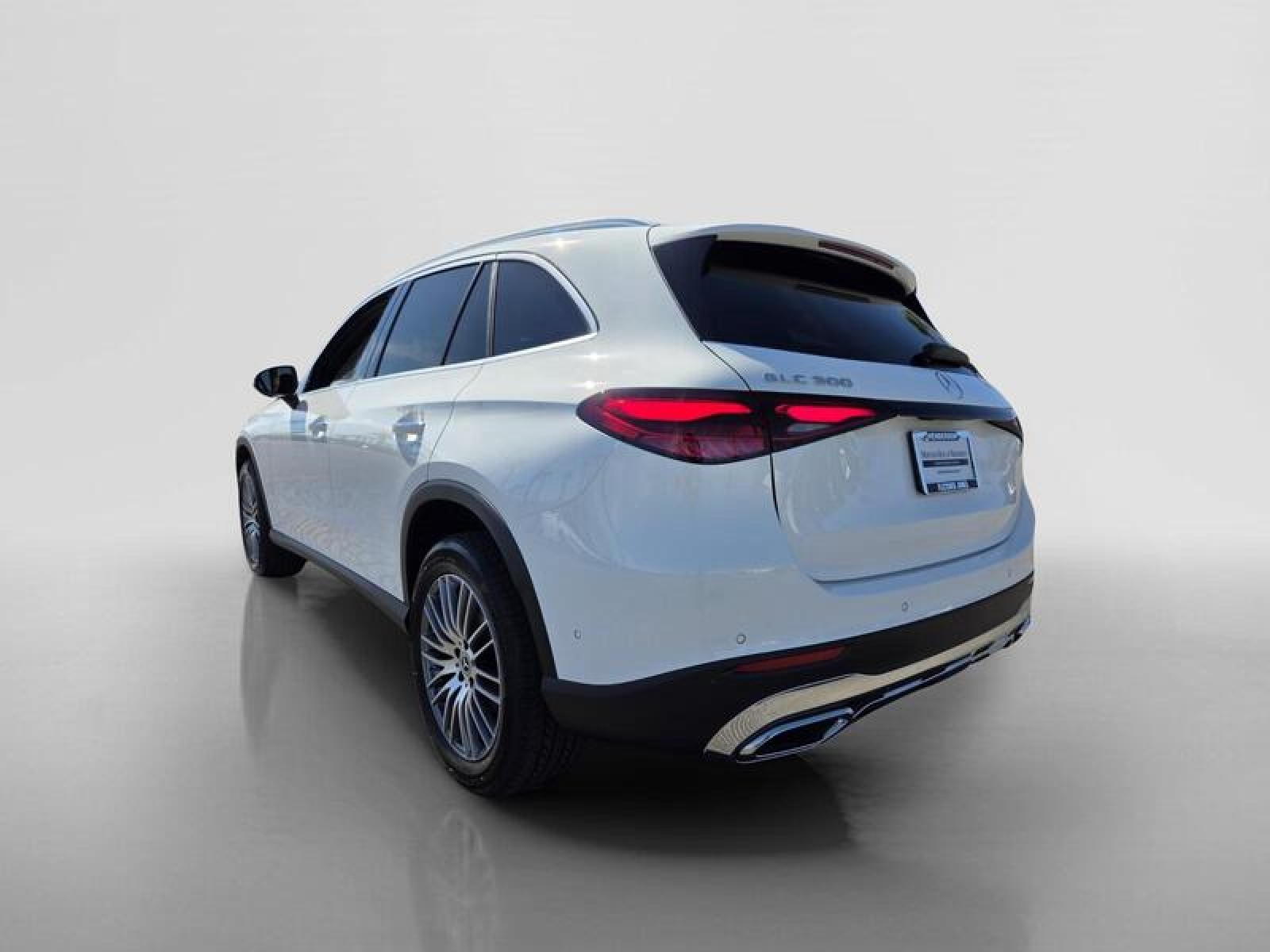New 2027 Polar White Mercedes-Benz GLC 300 SUV image 3