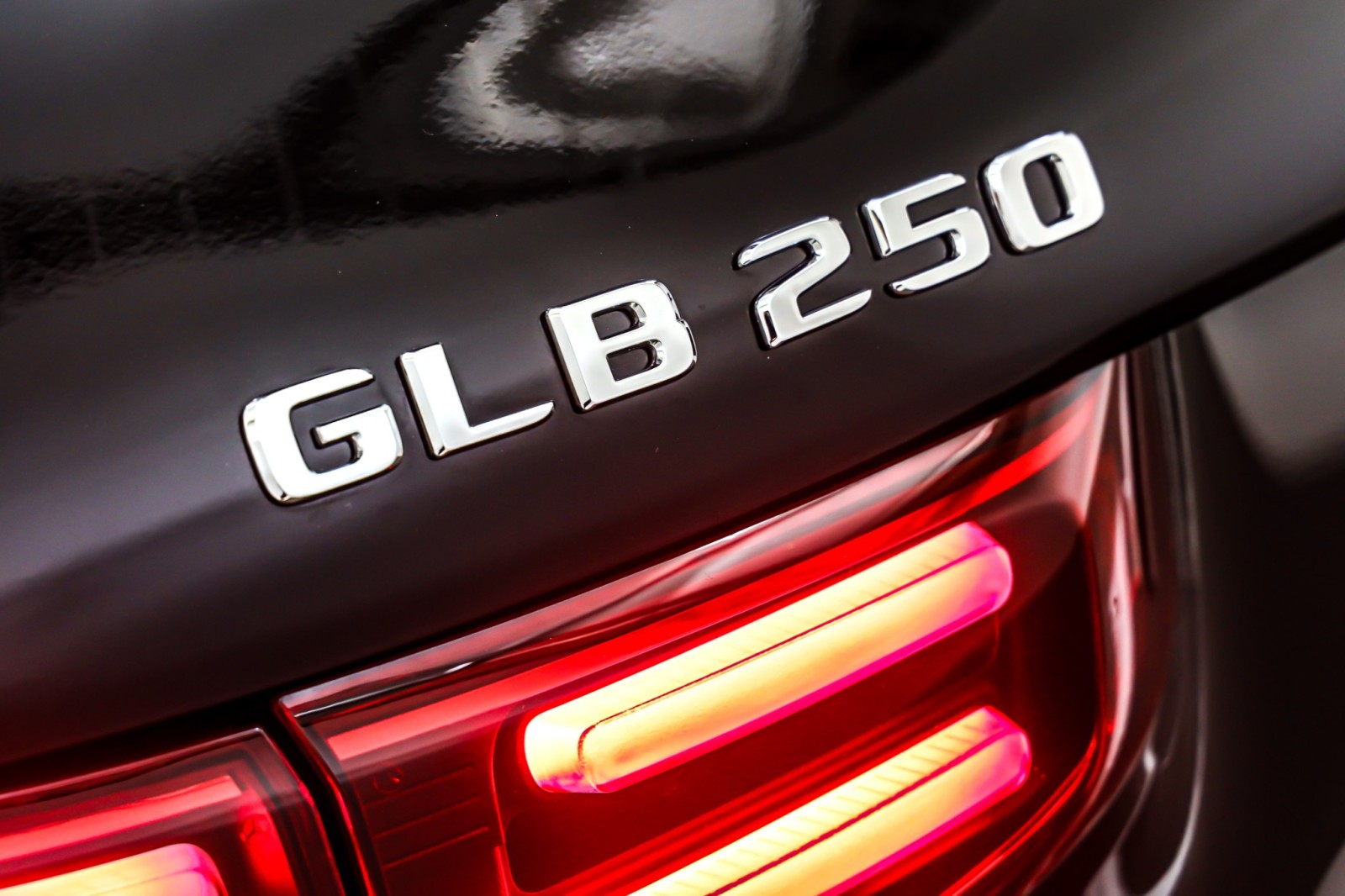 New 2026 Night Black Mercedes-Benz GLB 250 SUV image 9