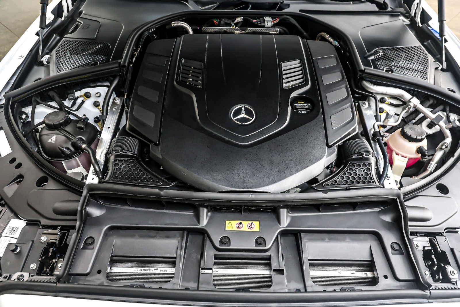 New 2026 MANUFAKTUR Moonlight White Metallic Mercedes-Benz S 580 image 11