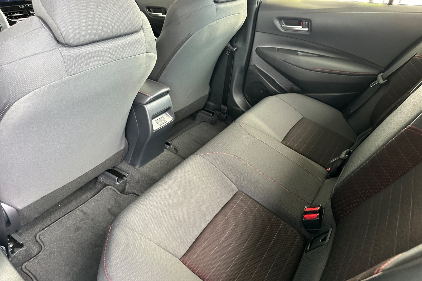 2025 Toyota Corolla Hybrid SE photo 9