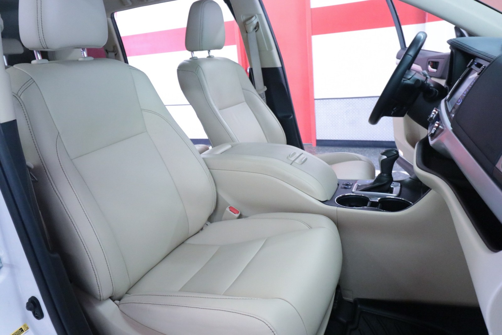 Used Car 2019 Toyota Highlander  Xle For Sale Under $30,000 In Austin, Texas