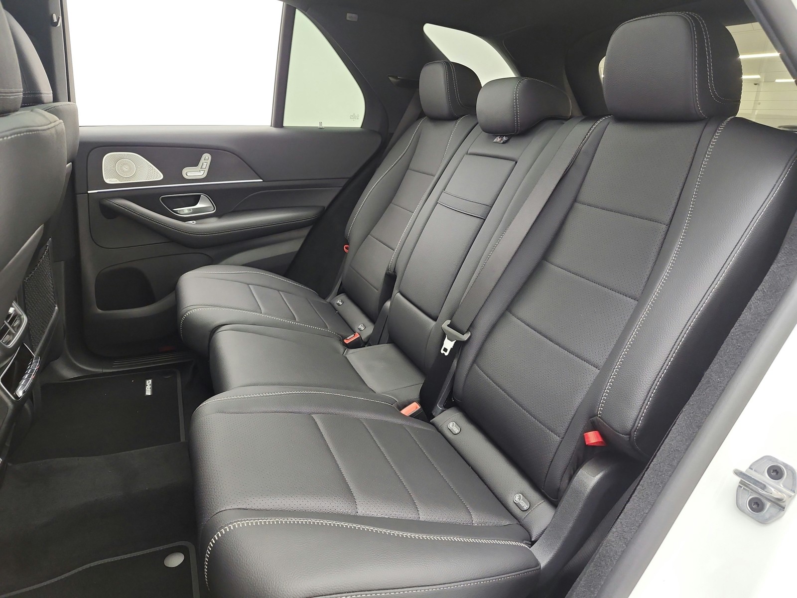 New 2027 Polar White Mercedes-Benz GLE 450 4MATIC® SUV image 11