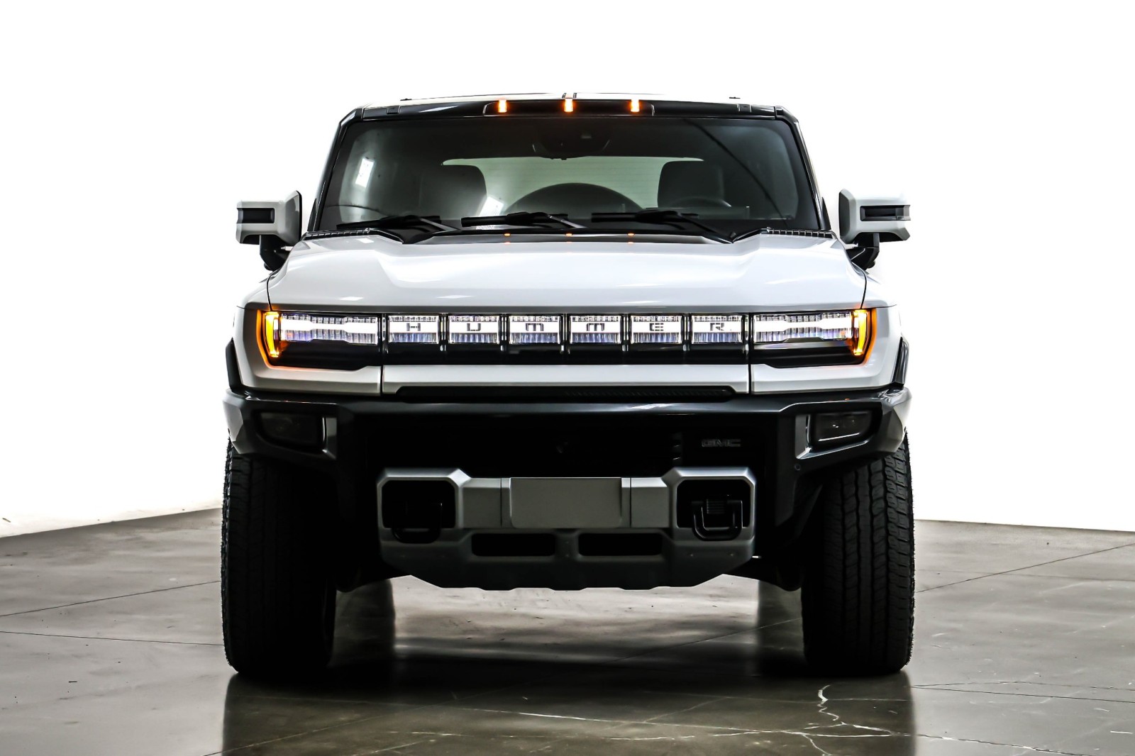 Used 2025 Interstellar White GMC e4WD 4dr 3X image 2