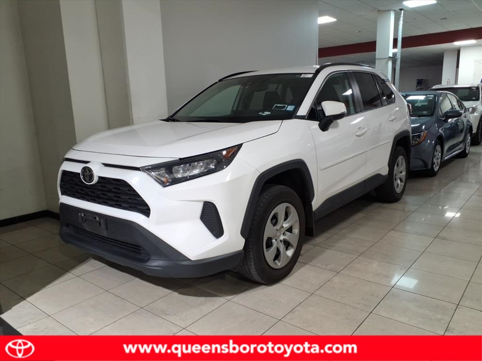 2021 Toyota RAV4 LE's photo