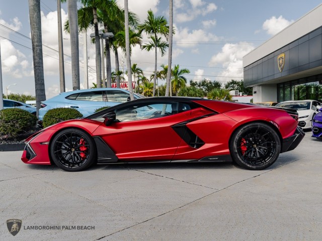Lamborghini Revuelto