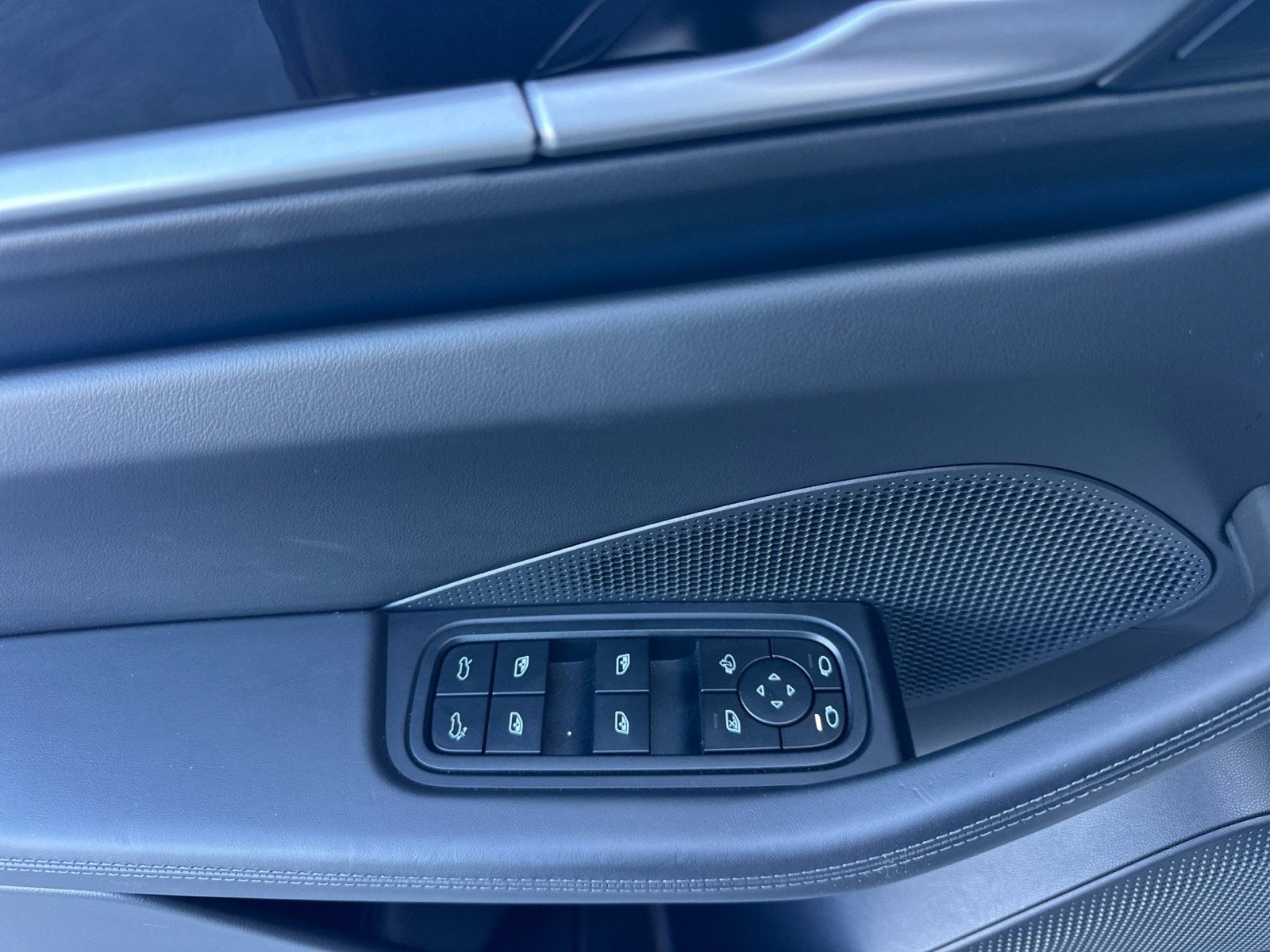 Used 2025 White Porsche Electric 4S image 12