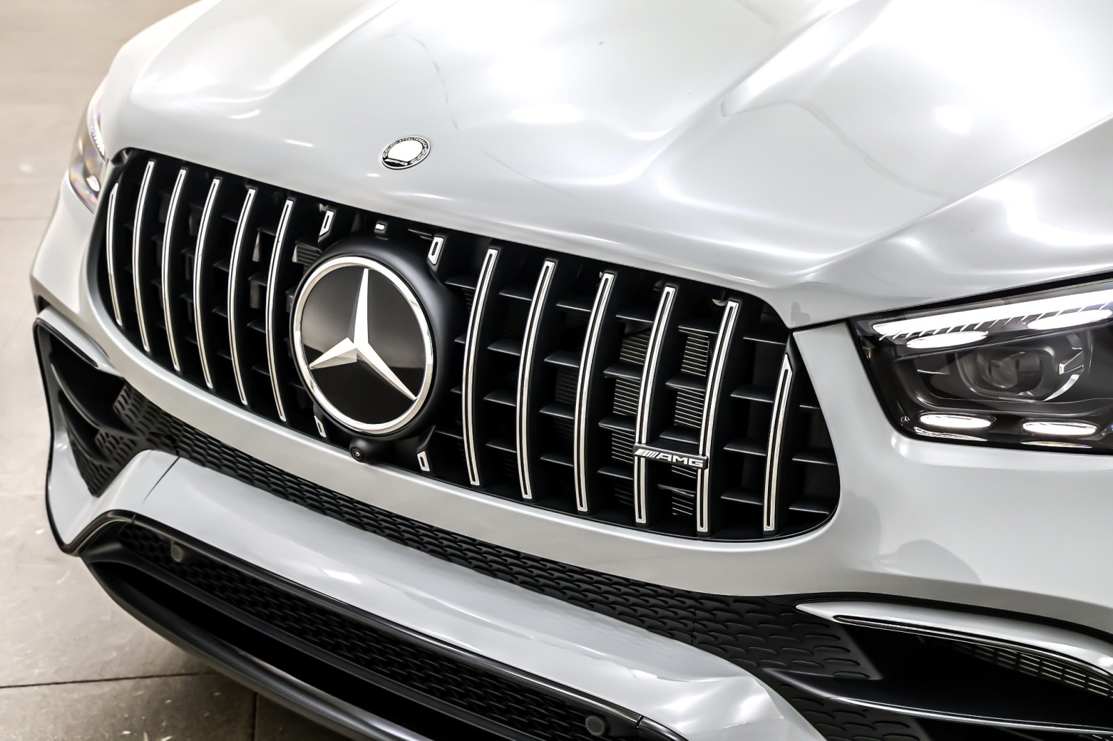 New 2026 MANUFAKTUR Alpine Grey Mercedes-Benz AMG® GLE 63 S image 13