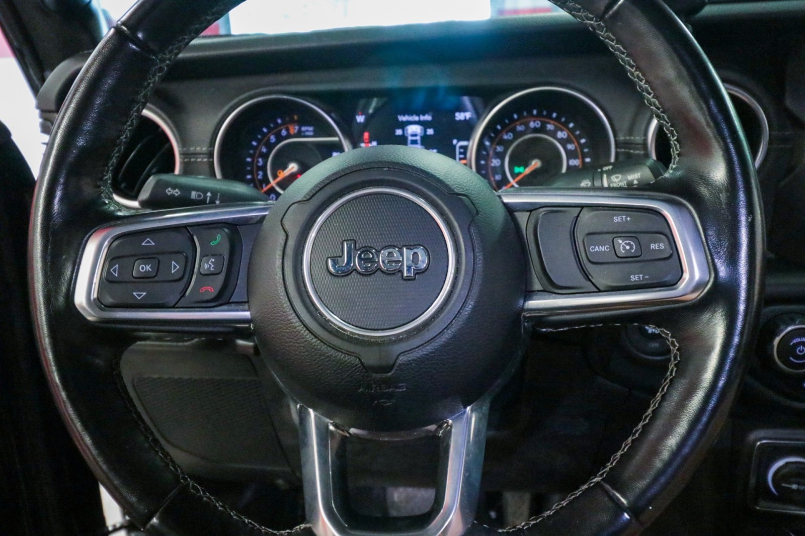 Used Car 2022 Jeep Gladiator  Overland For Sale Under $35,000 In Austin, Texas