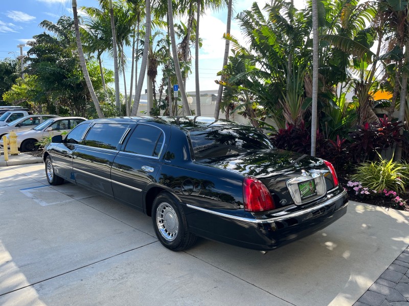 1999 Lincoln Town Car LIMO Executive LOW MILES 53,705 in , 