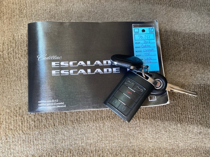 2013 Cadillac Escalade Luxury 1 OWNER LOW MILES 70,251 in ,