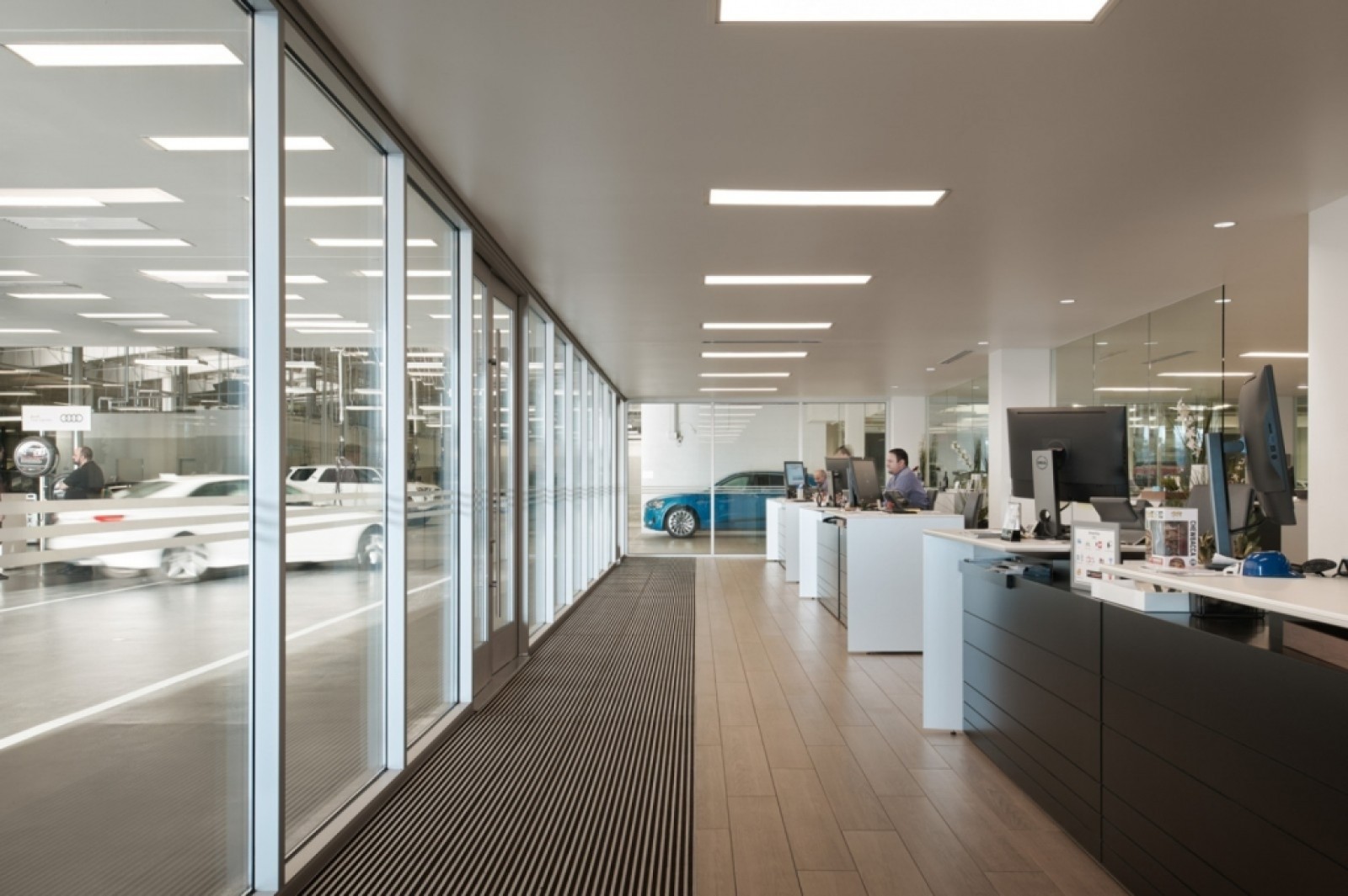 Used 2025 Glacier White Metallic Audi Premium Plus 2.0 TFSI quattro image 34