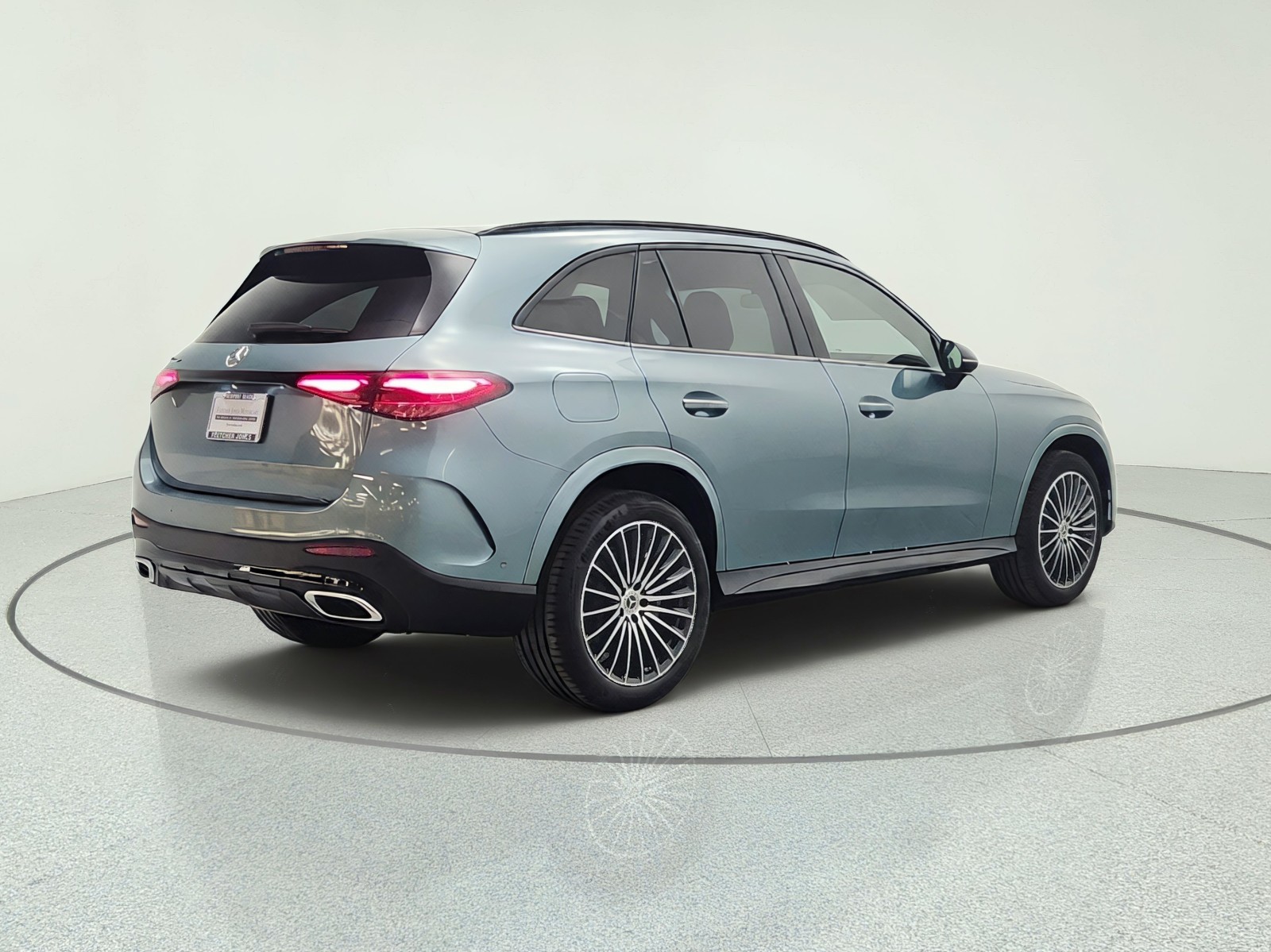 New 2027 Verde Silver Metallic Mercedes-Benz GLC 300 SUV image 5