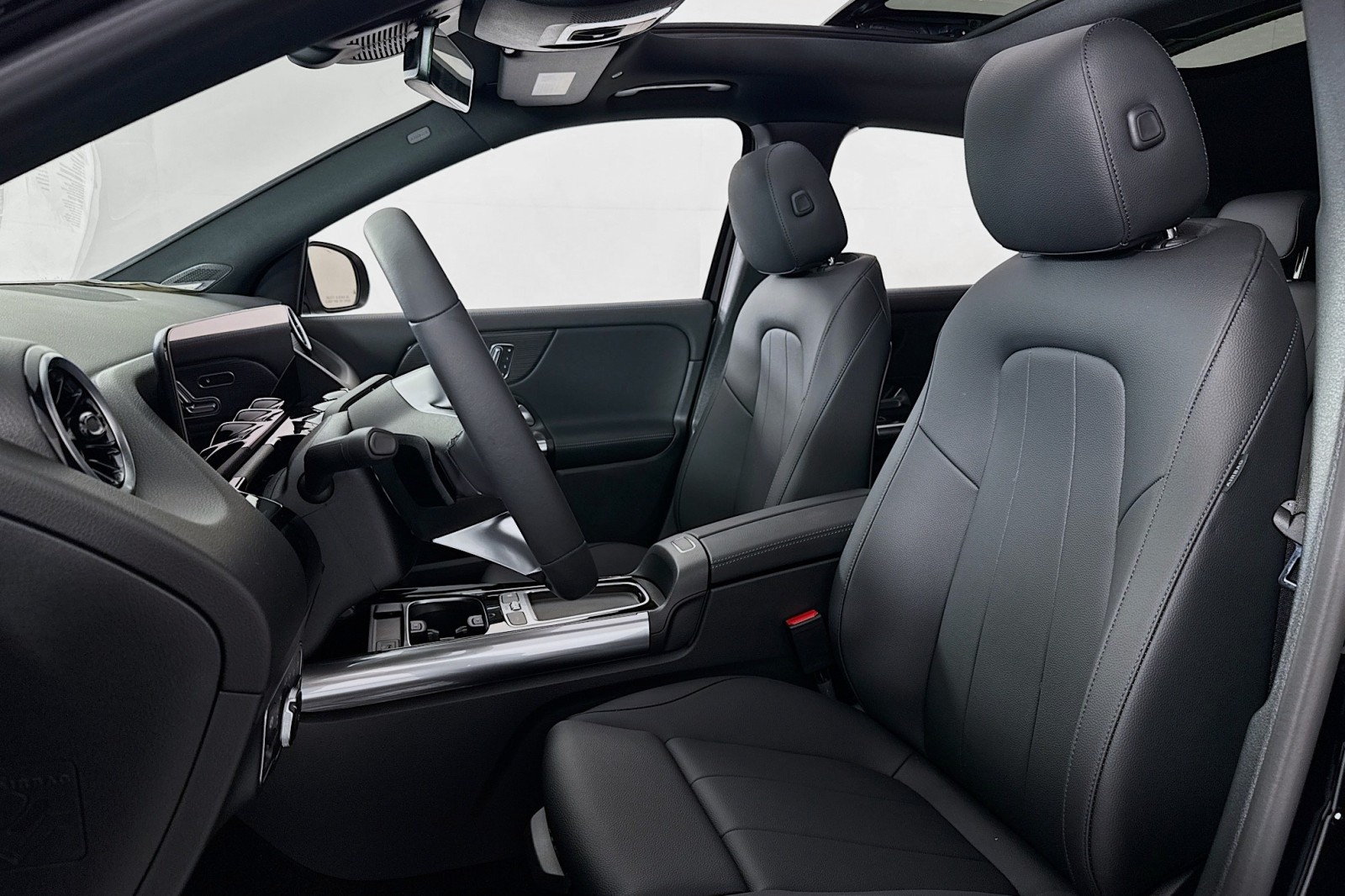 New 2026 Night Black Mercedes-Benz GLA 250 SUV image 16