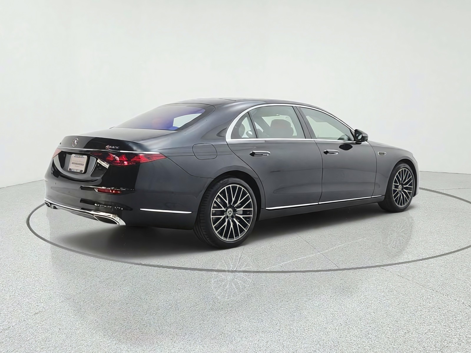 New 2027 Emerald Green Metallic Mercedes-Benz S 500 4MATIC® Sedan image 5