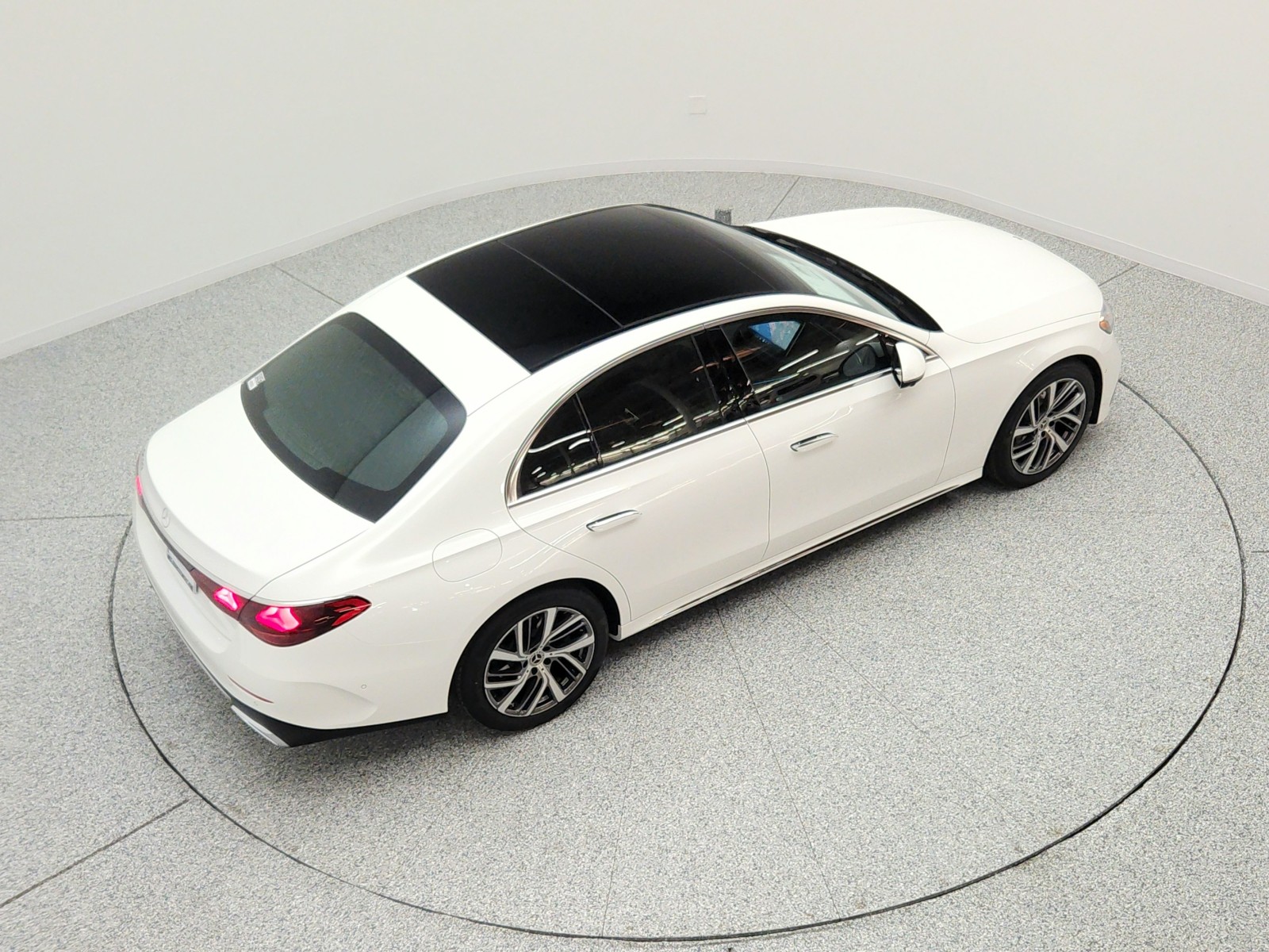 New 2026 Polar White Mercedes-Benz E 350 RWD Sedan image 20