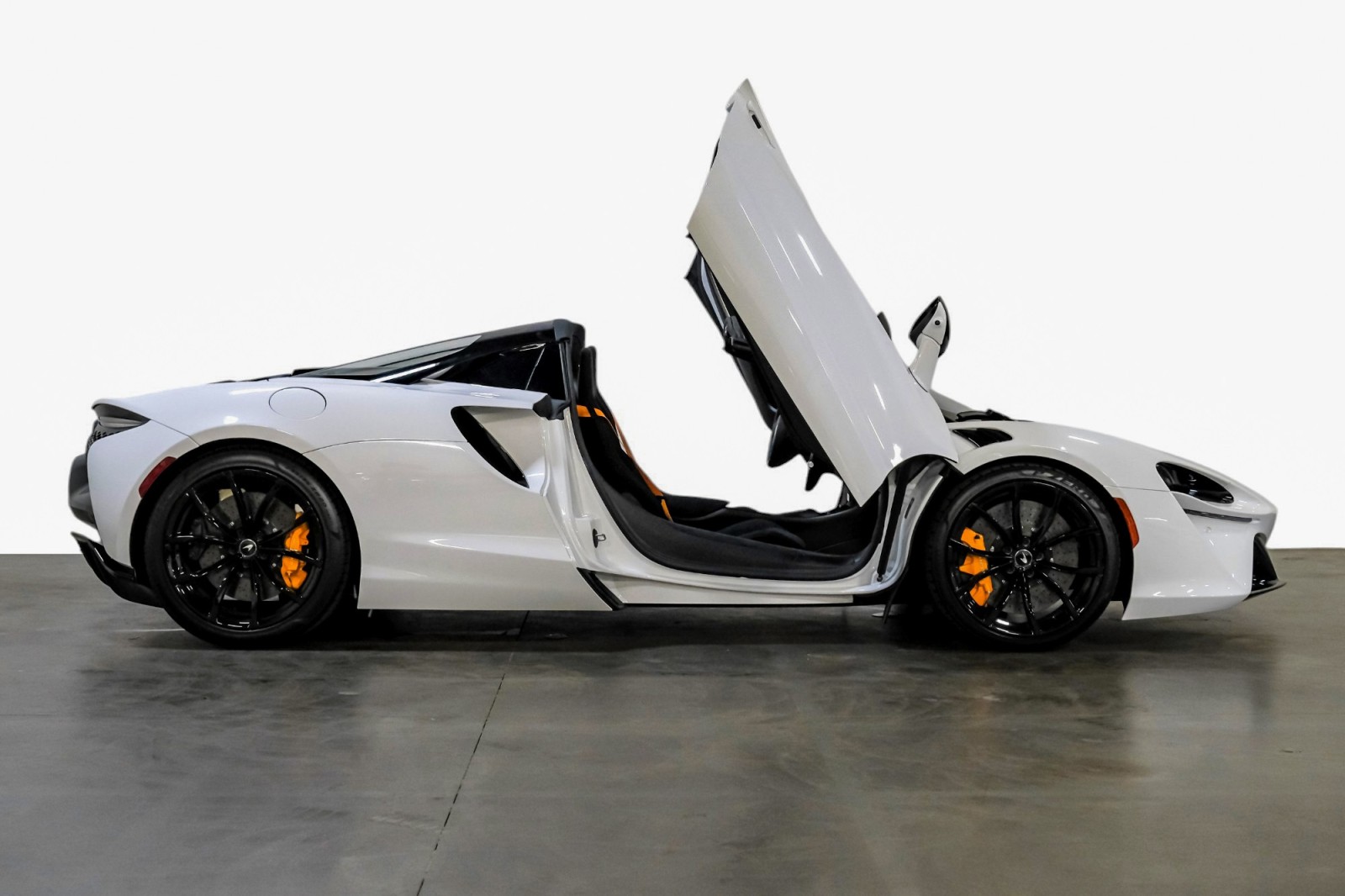 2025 McLaren Artura Spider 9