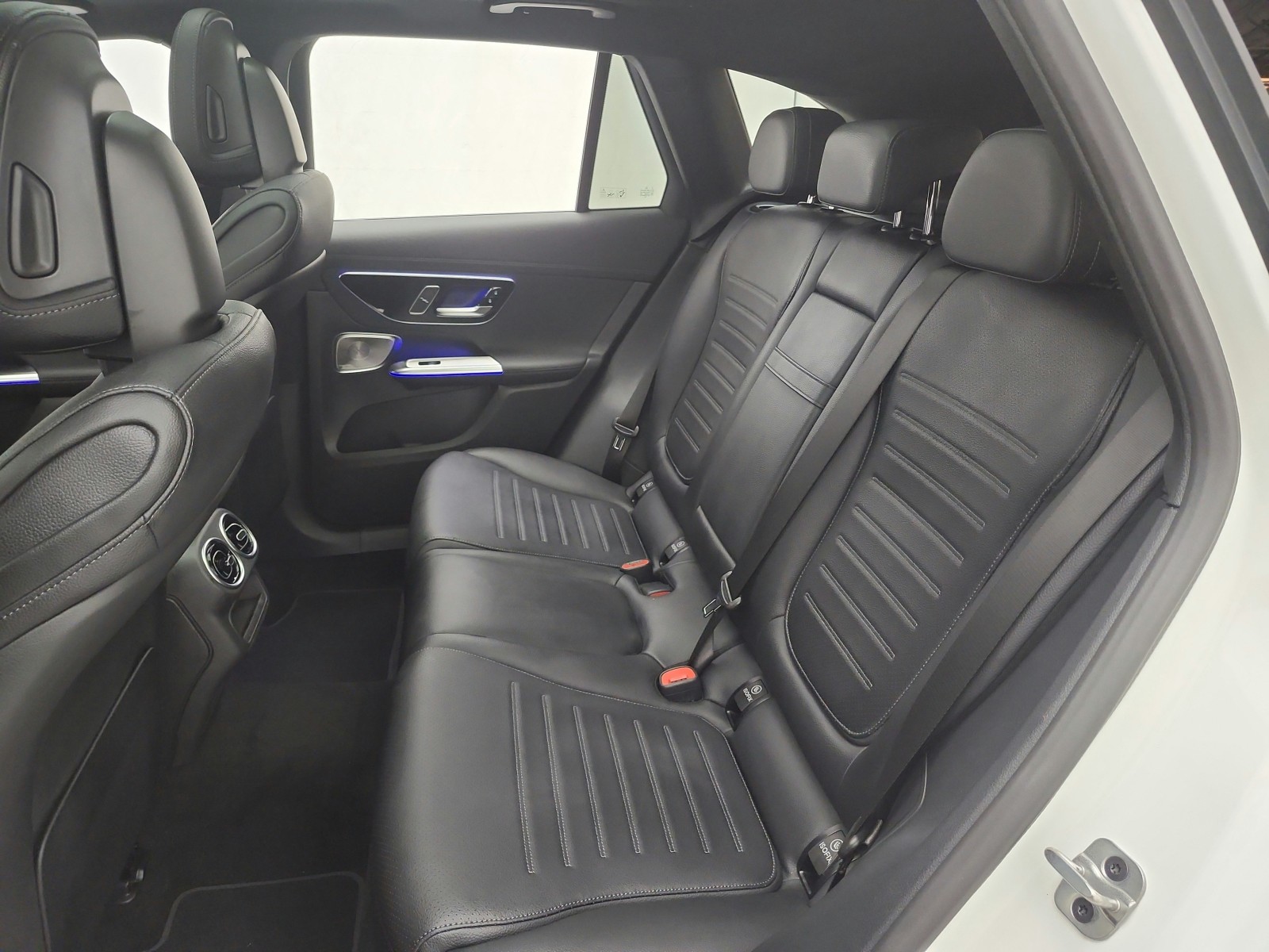 New 2026 Polar White Mercedes-Benz GLC 300 SUV image 10