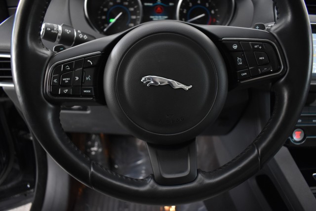 2017 Jaguar F-PACE Navi Leather Moonroof Heated Seats Parking Sensors 16