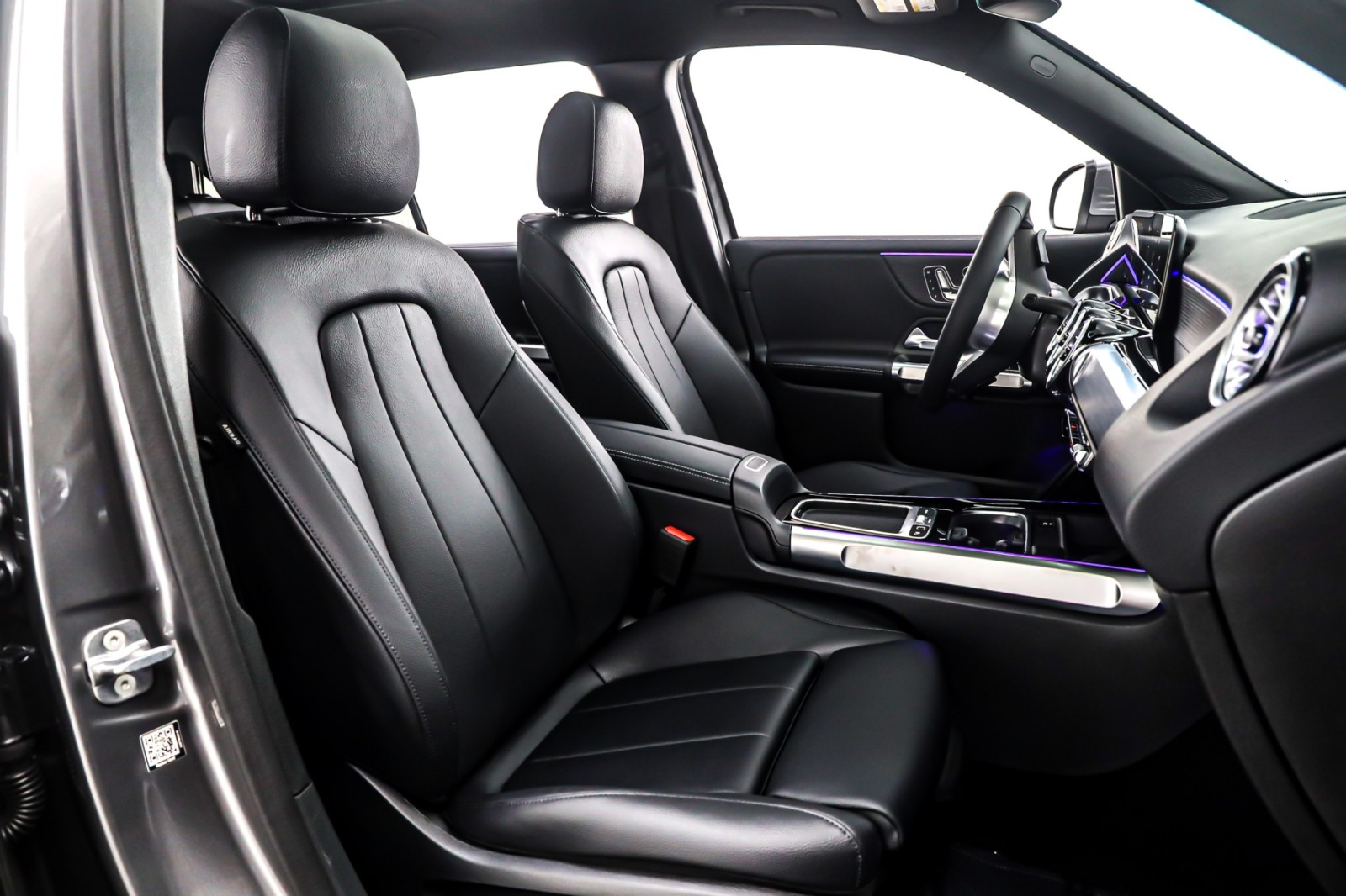 New 2026 Mountain Grey Metallic Mercedes-Benz GLB 250 SUV image 7